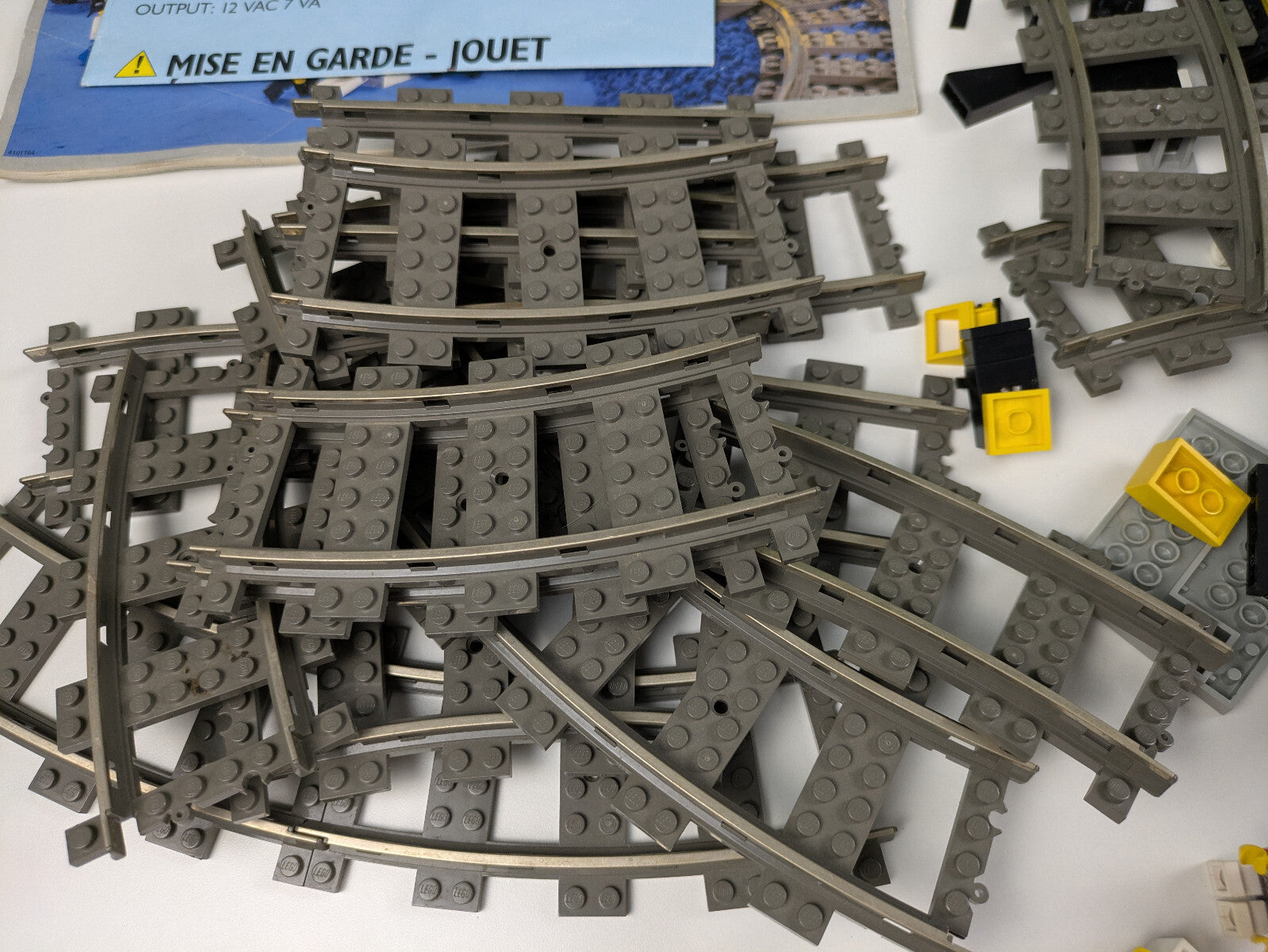 Lego Train: 9V: Cargo Railway Set 4559 - w/ Instruction (Incomplete Minifigure)