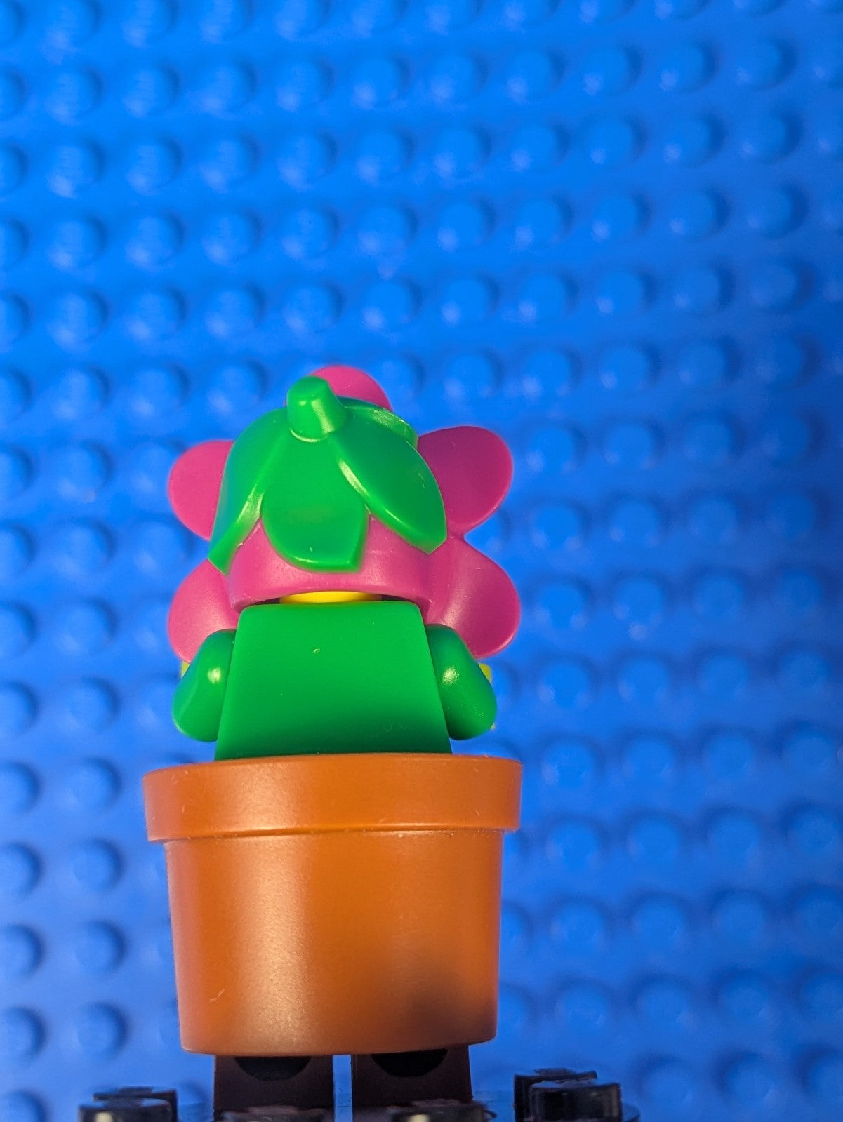 Lego Minifigure Series 18: Flowerpot Girl col325 Sets 71021, 6213825