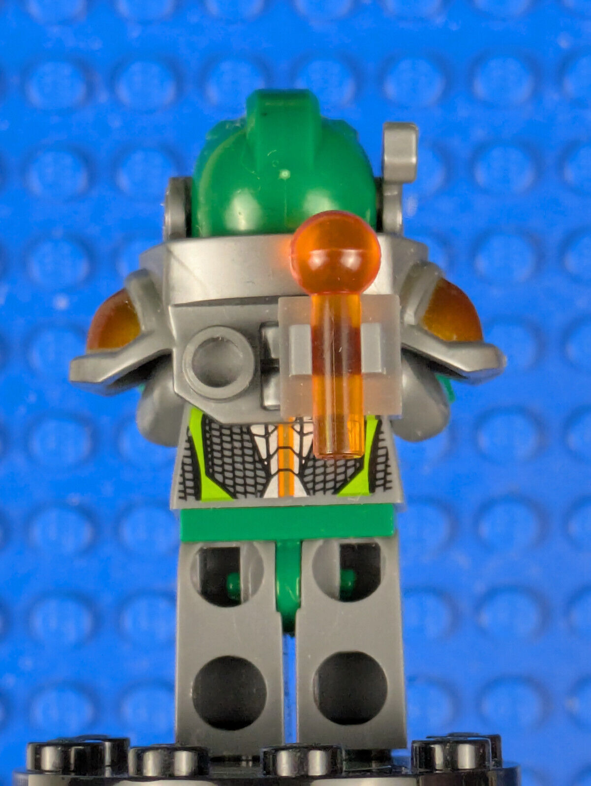 Lego NEXO KNIGHTS: Aaron Fox - Flat Silver Visor and Armor nex025 Set 70325