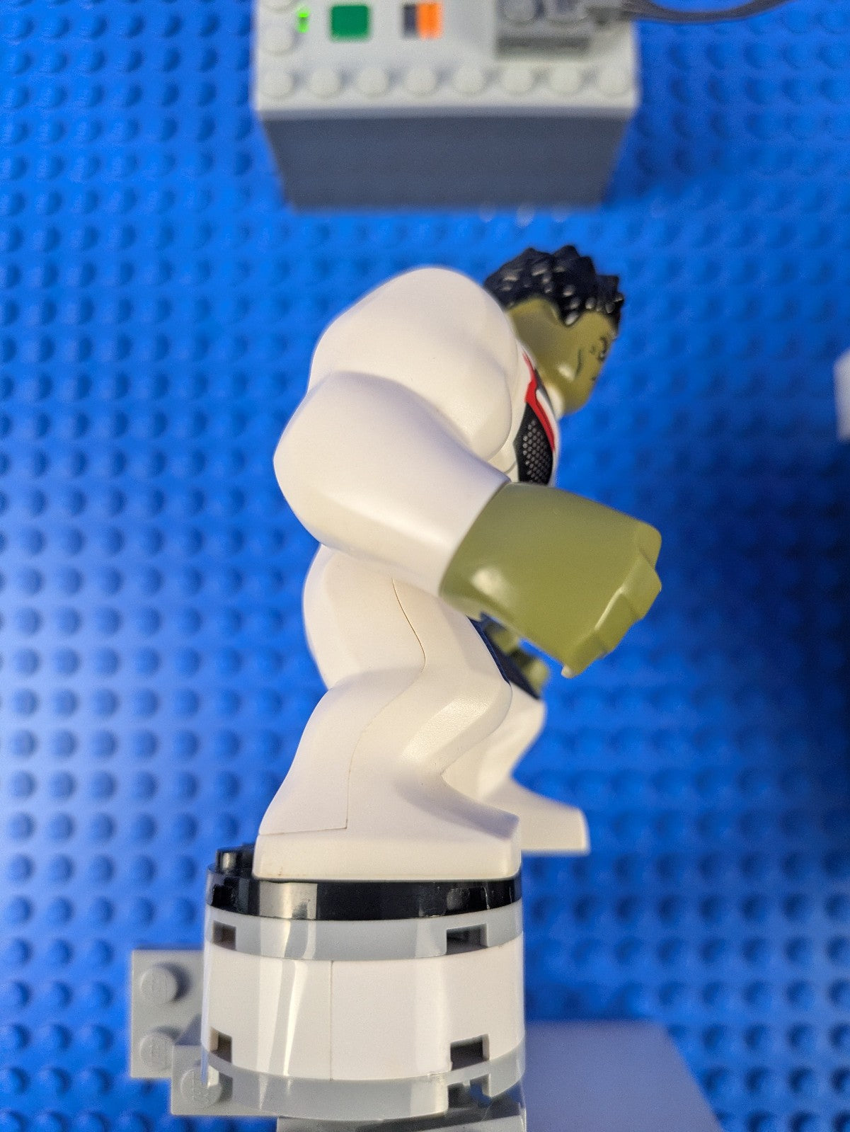 Lego Super Heroes: Endgame: Hulk - Giant White Jumpsuit sh0611 Set 76144