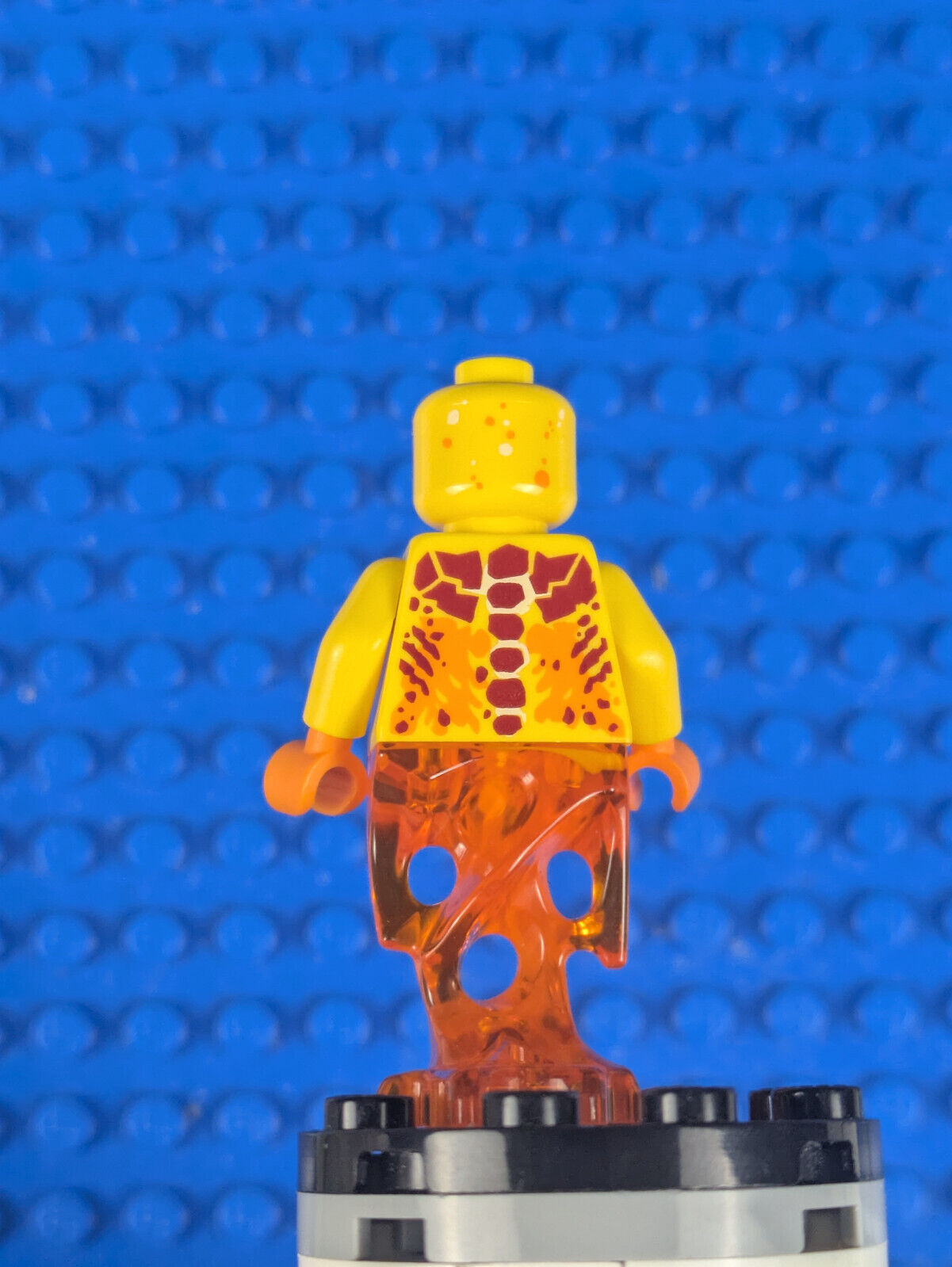 Lego NEXO KNIGHTS: Flama - Yellow Head and Torso nex054 Set 70339