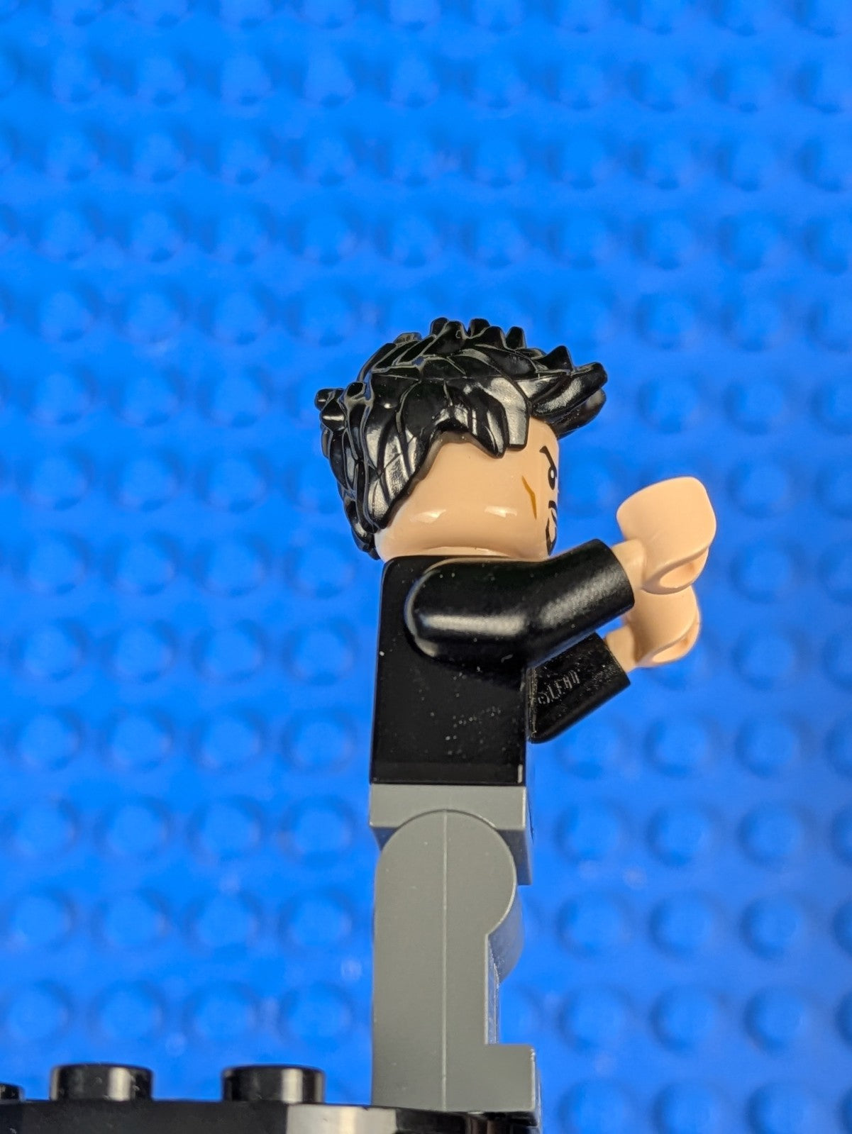 Lego Super Heroes: Tony Stark - Black Shirt with Gold Helmet sh0747 Set 76194