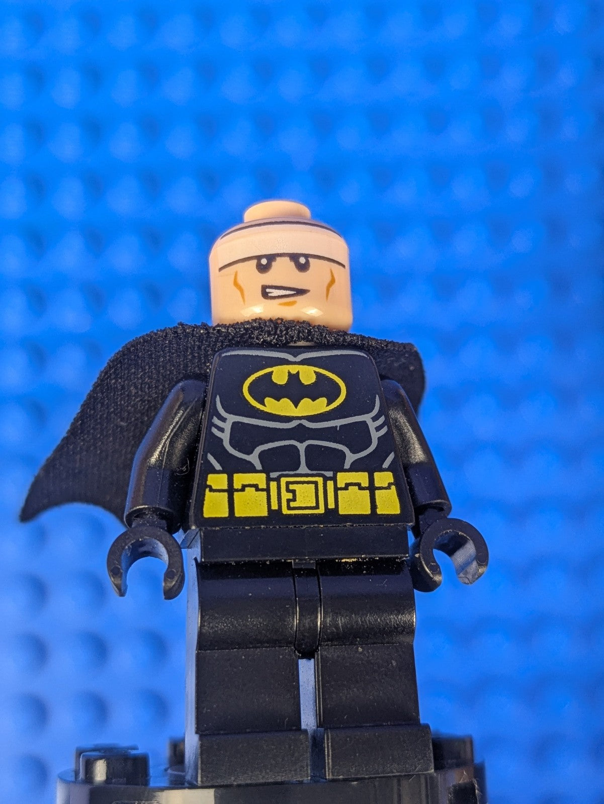 Lego Super Heroes: Batman - Black Suit with Yellow Belt sh0016b Set 77903