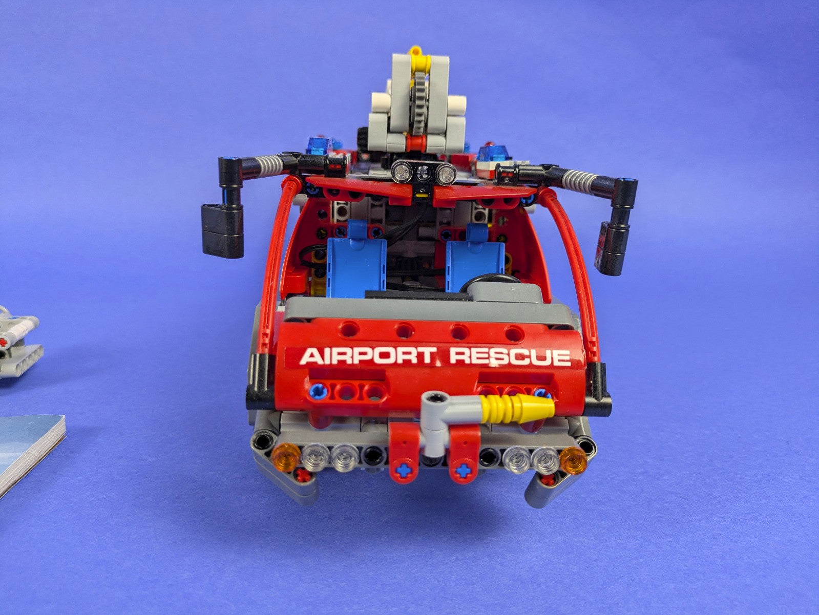 Lego Technic: Model: Fire: Airport Rescue Vehicle 42068