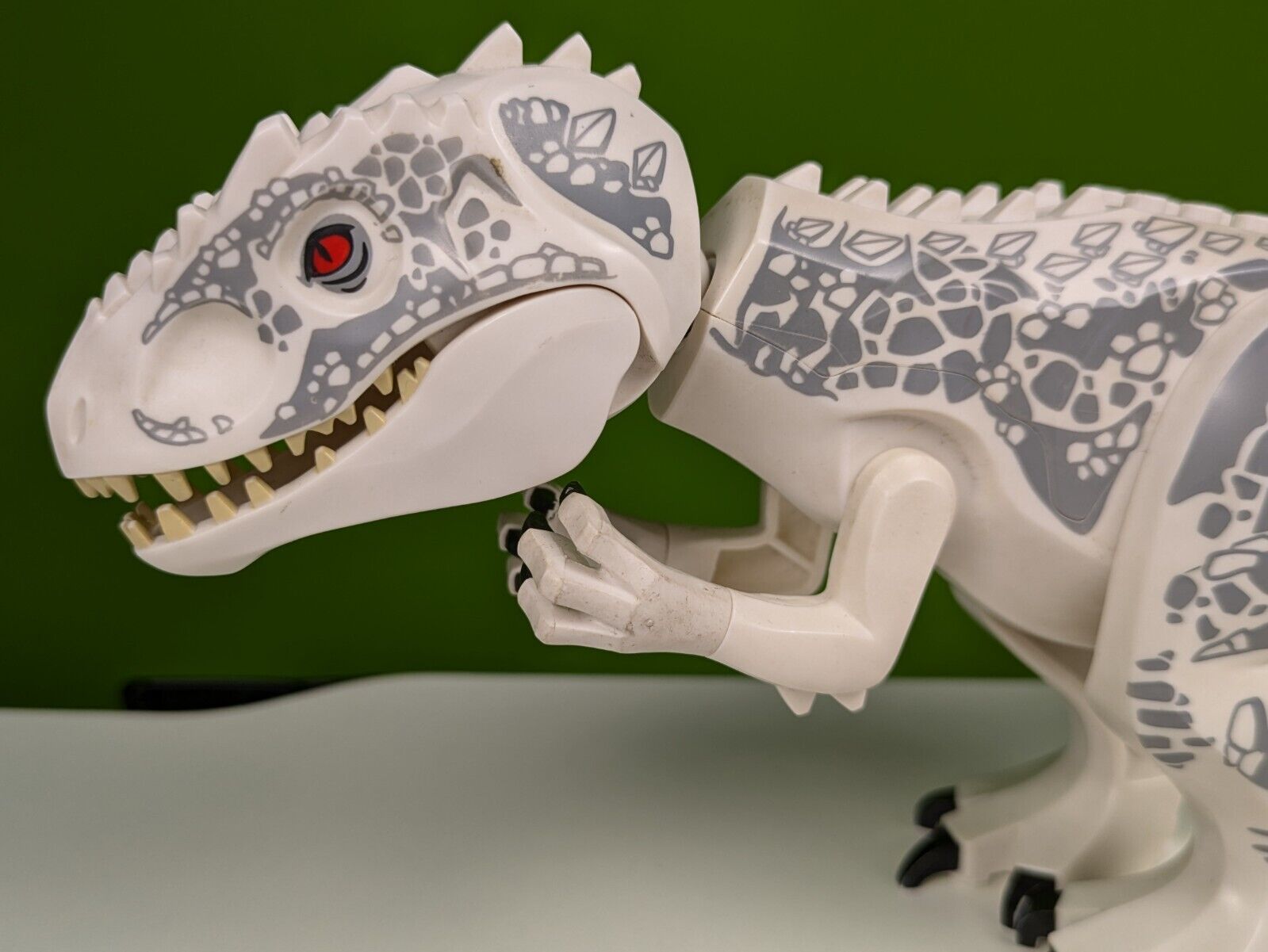 Lego Jurassic World: Indominus Rex - Dark Bluish Gray Spots IndoRex01 Set 75919