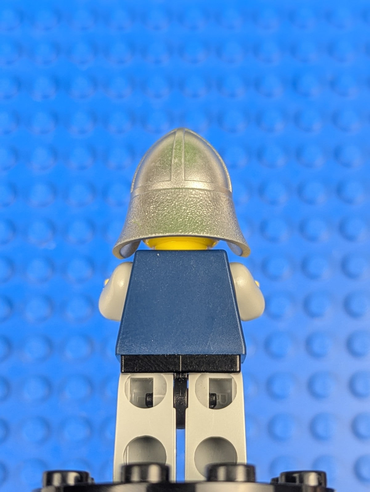 Lego Castle: Fantasy Era: Fantasy Era - Crown Knight Scale Mail cas337 Set 7090
