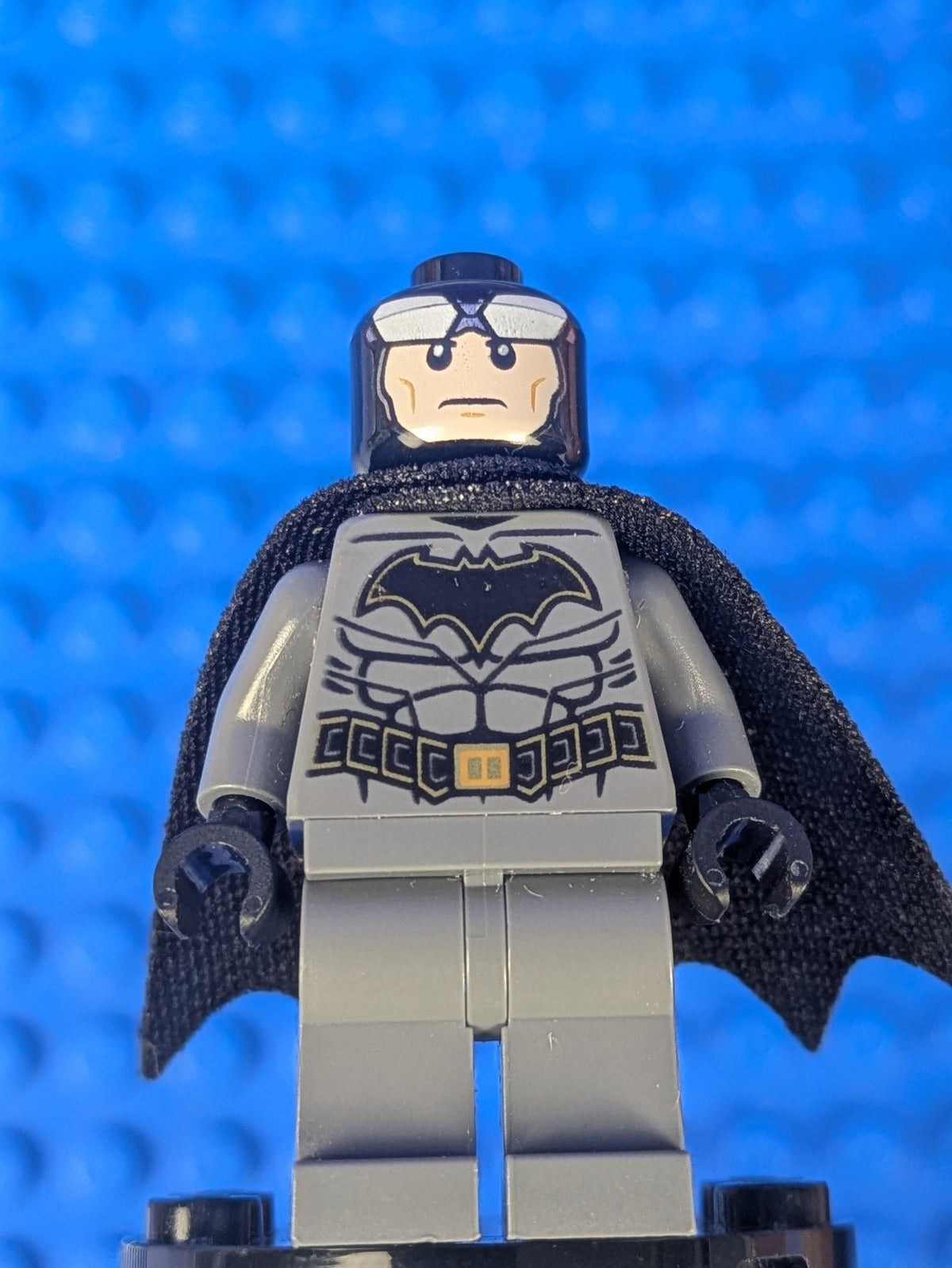 Lego Super Heroes: Batman - Dark Bluish Gray Suit sh0589a Set 76160