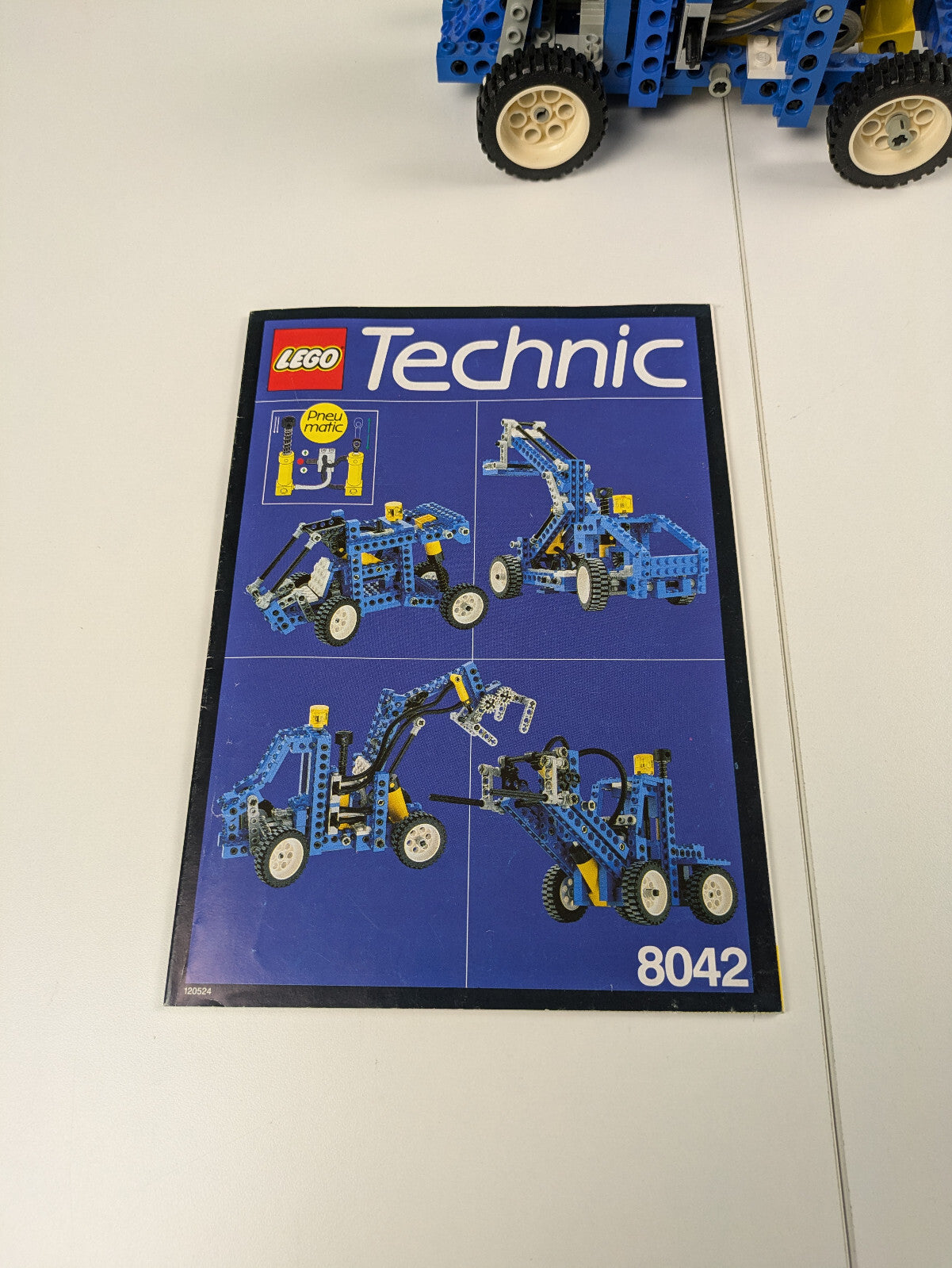 Lego Technic: Universal Building Set: Pneumatic Set 8042 - w/ Instructions