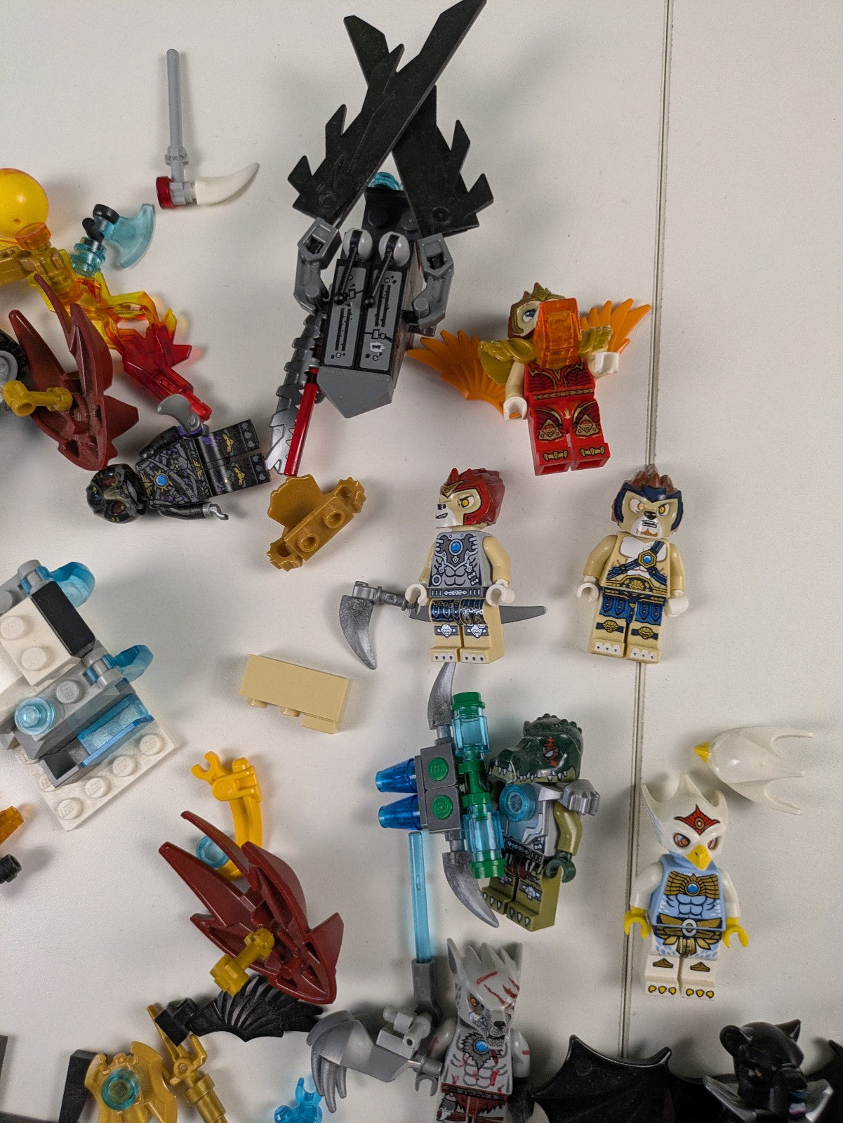 Lego LEGENDS OF CHIMA: 8 Assorted Minifigures w/ Weapons and Assorted Parts