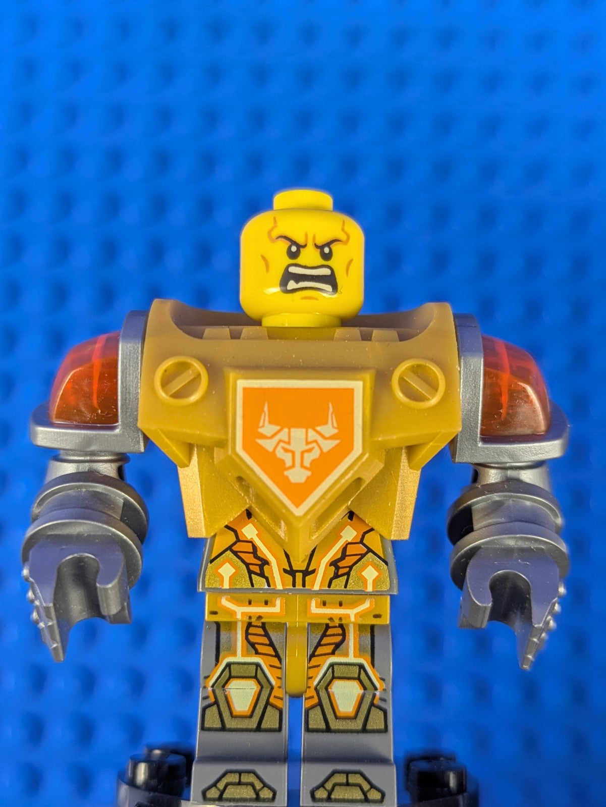 Lego NEXO KNIGHTS: Axl - Trans-Neon Orange Visor nex137 Set 72006