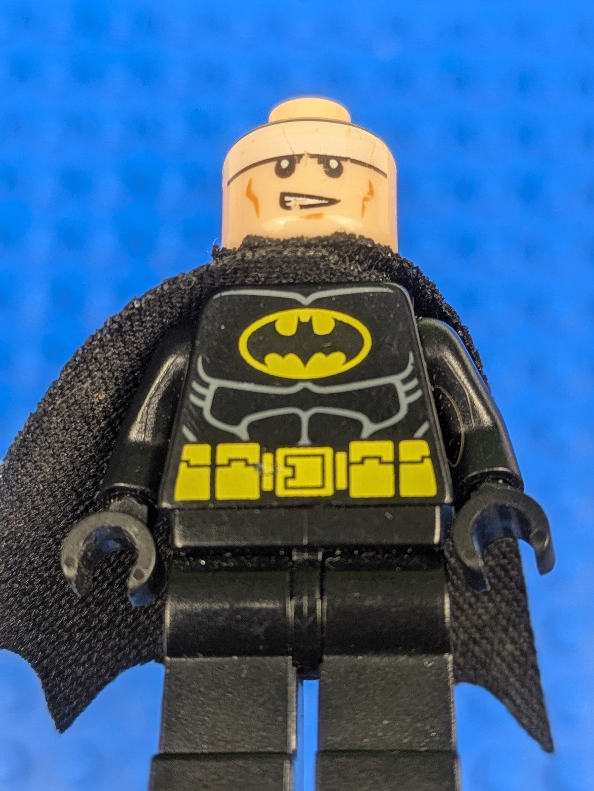 Lego Super Heroes: Batman - Black Suit with Yellow Belt sh0016b Set 77903
