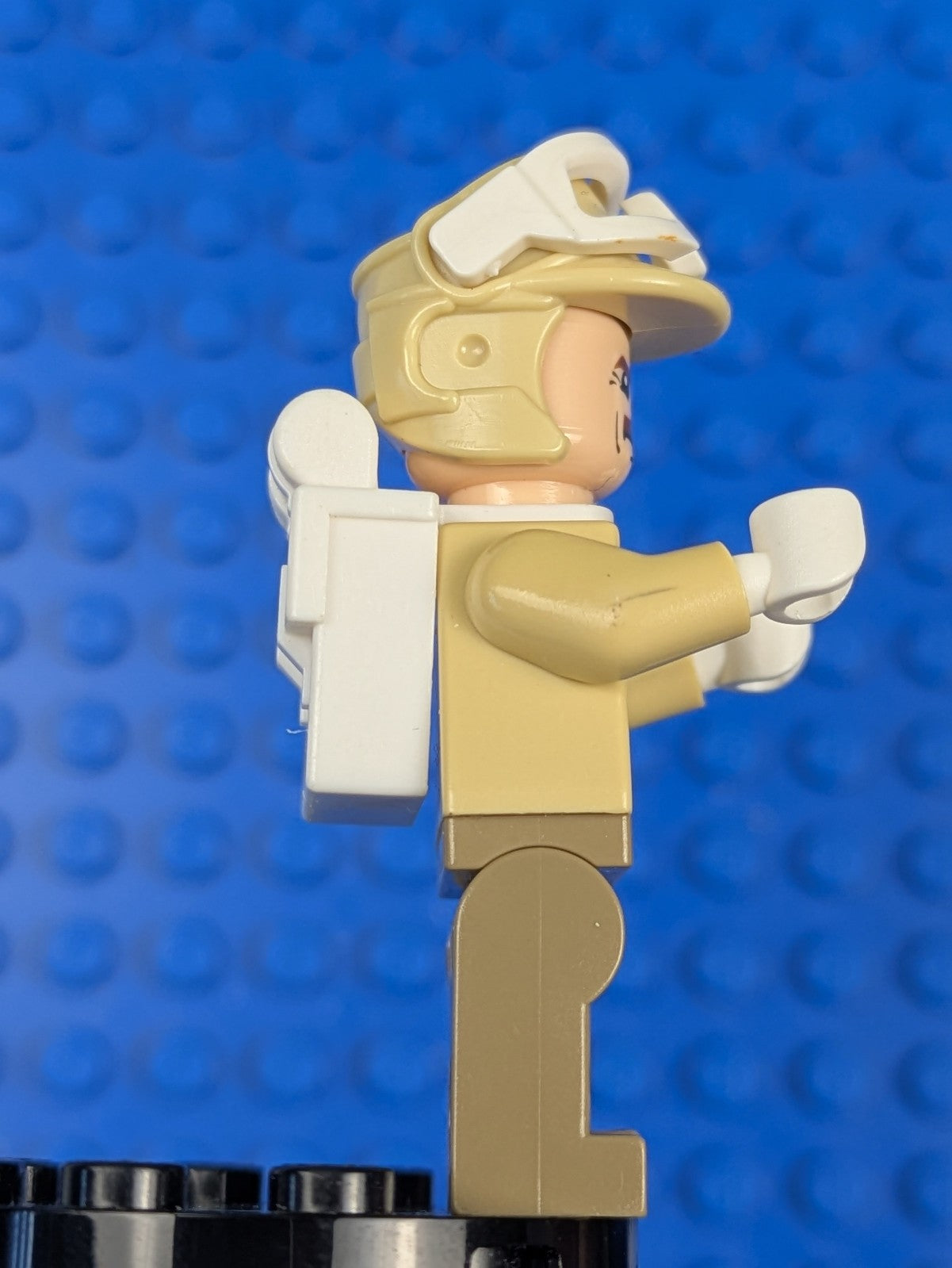 Lego Star Wars: Hoth Rebel Trooper Tan Uniform (Moustache) sw0425 Set 9509