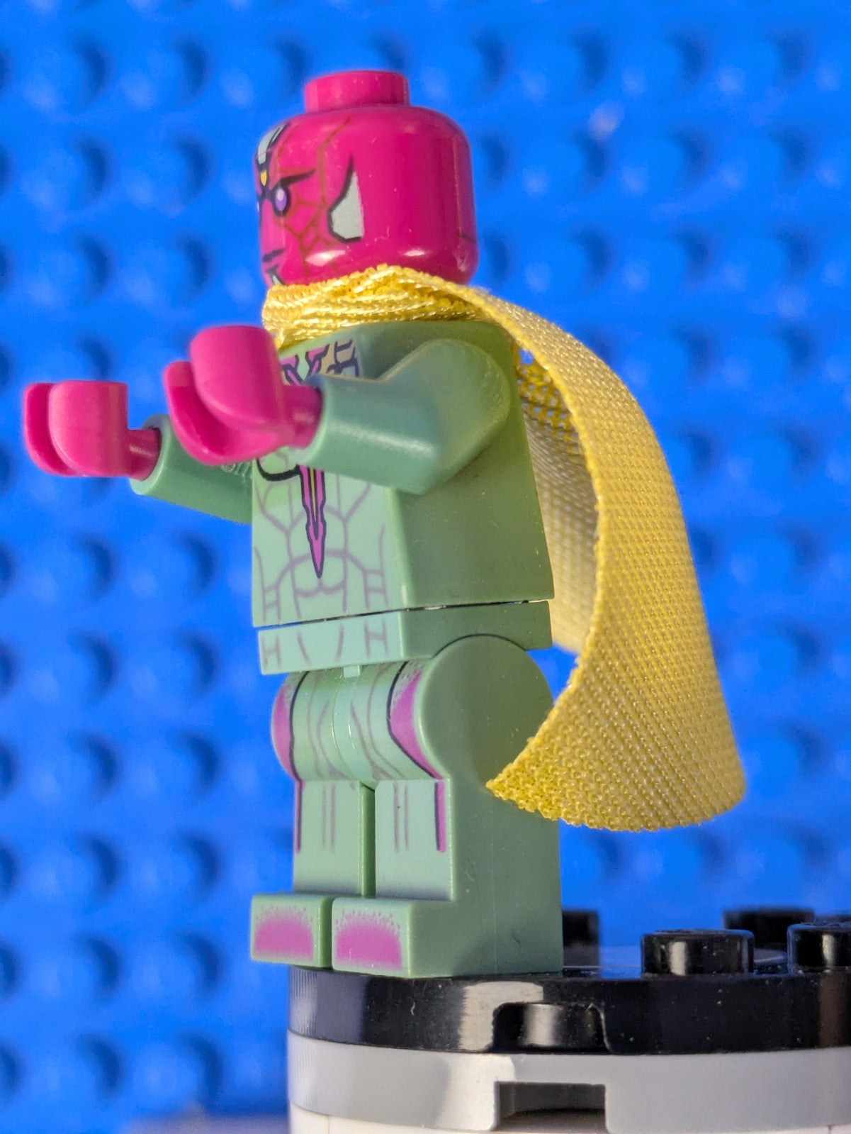 Lego Super Heroes: Vision - Sand Green, Yellow Spot on Forehead sh0303 Set 76067