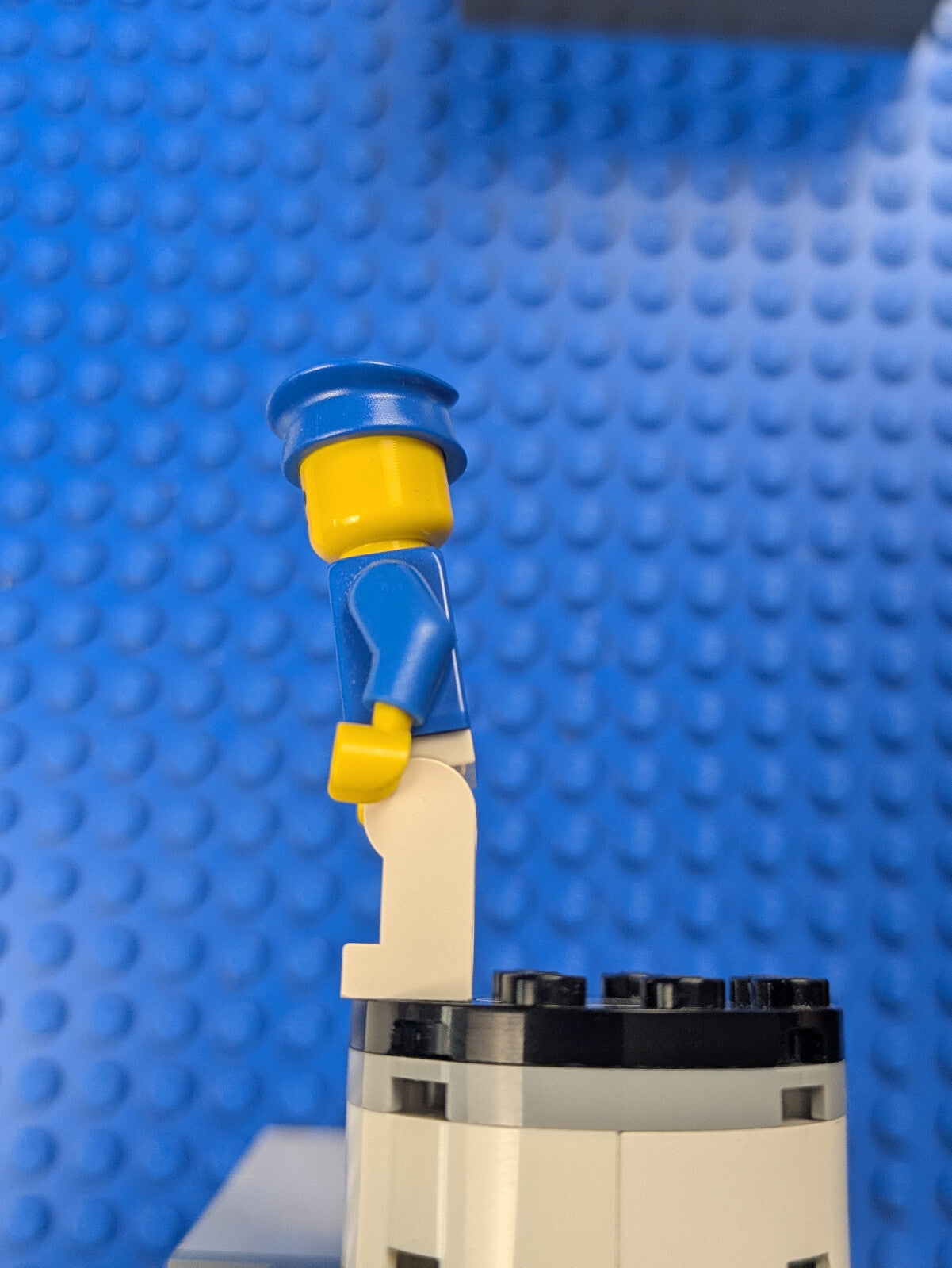 Lego Town: Creator: Palace Cinema Employee - Blue Shirt twn178 Set 10232