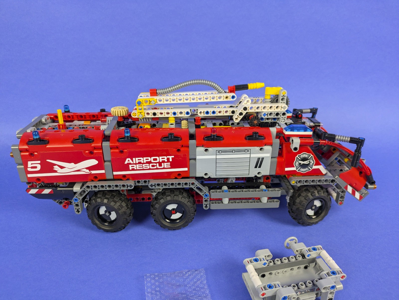 Lego Technic: Model: Fire: Airport Rescue Vehicle 42068