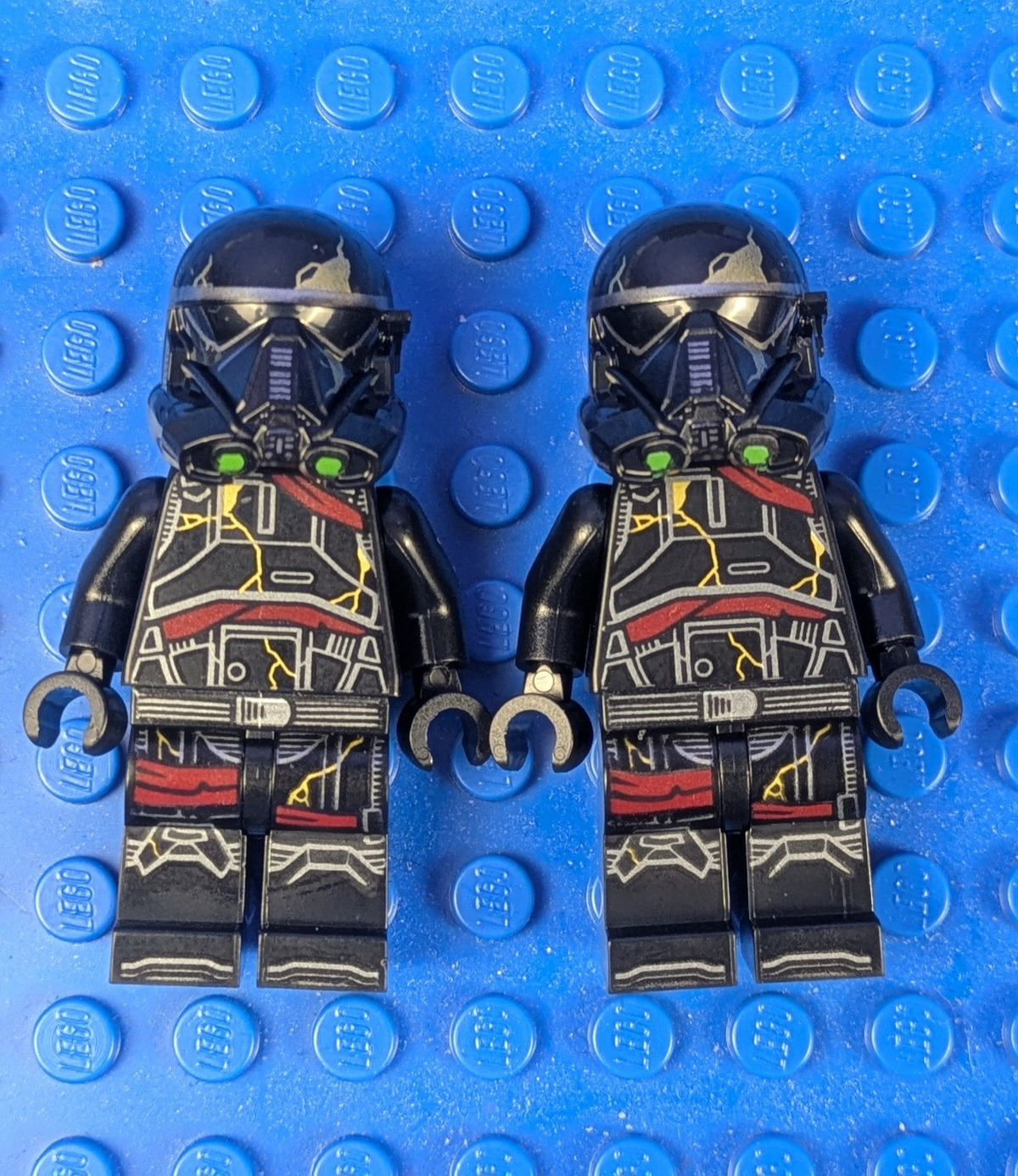 Lego Super Heroes: Imperial Death Trooper - Dark Tan Head (2X) sw1416 Set 75412