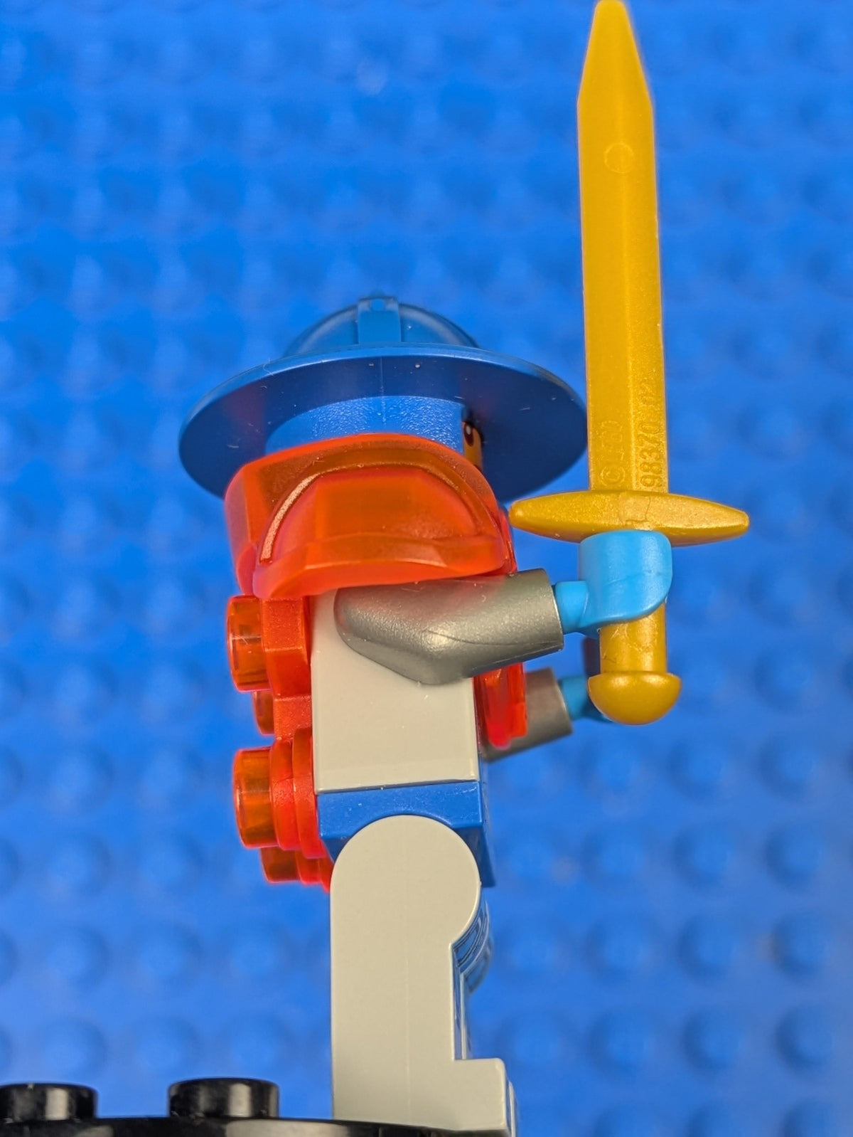 Lego NEXO KNIGHTS: Royal Soldier / King's Guard - Blue Helmet nex074 Set 70347