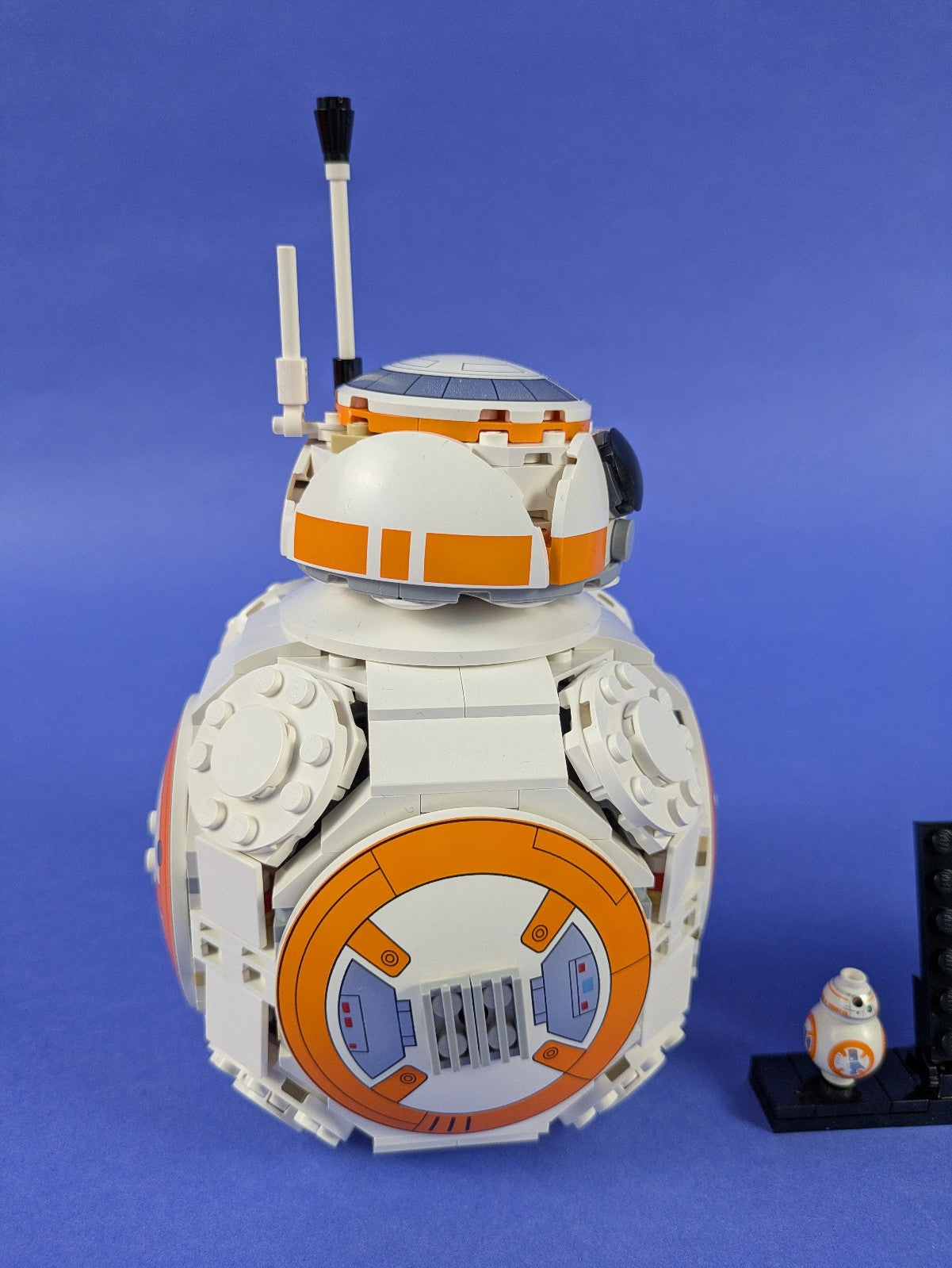 Lego Star Wars: Sculptures: BB-8 Set 75452 Complete Set