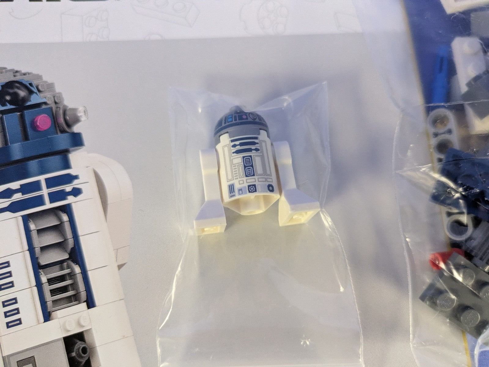 Lego Star Wars: Sculptures: R2-D2 Set 75379 Incomplete Set