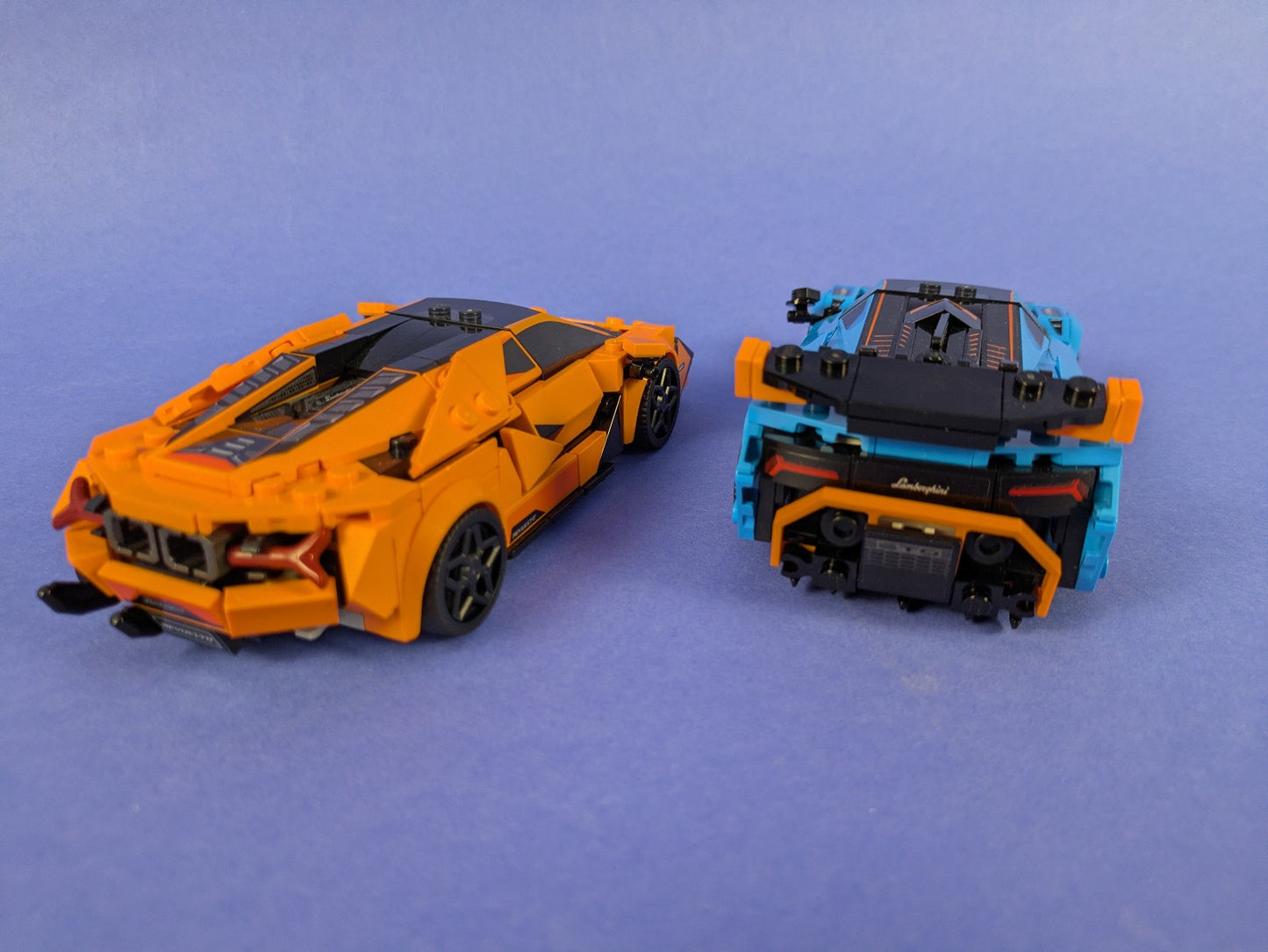 Lego SPEED CHAMPIONS: Lamborghini Revuelto & Lamborghini Huracán STO Set 77238