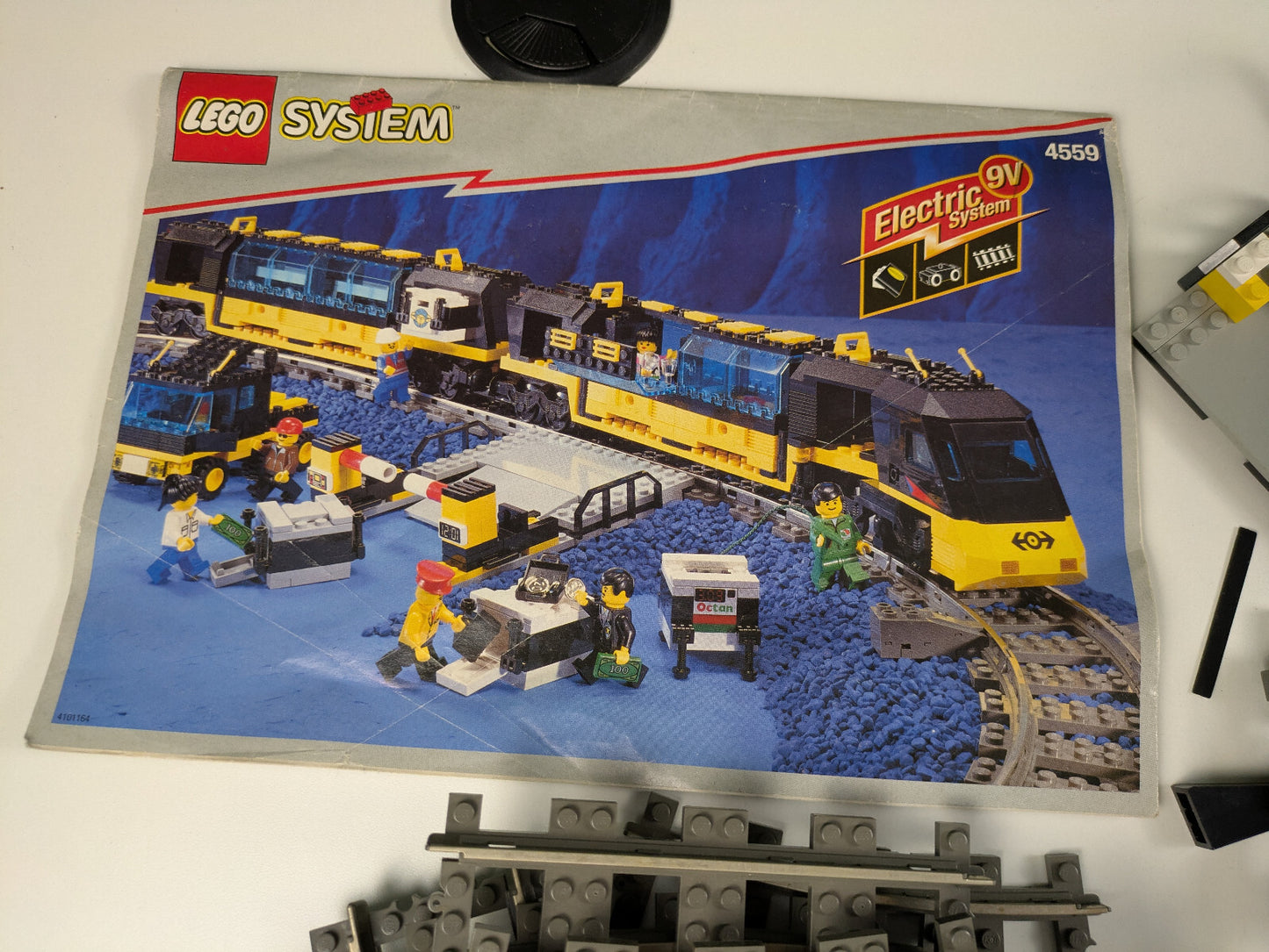 Lego Train: 9V: Cargo Railway Set 4559 - w/ Instruction (Incomplete Minifigure)