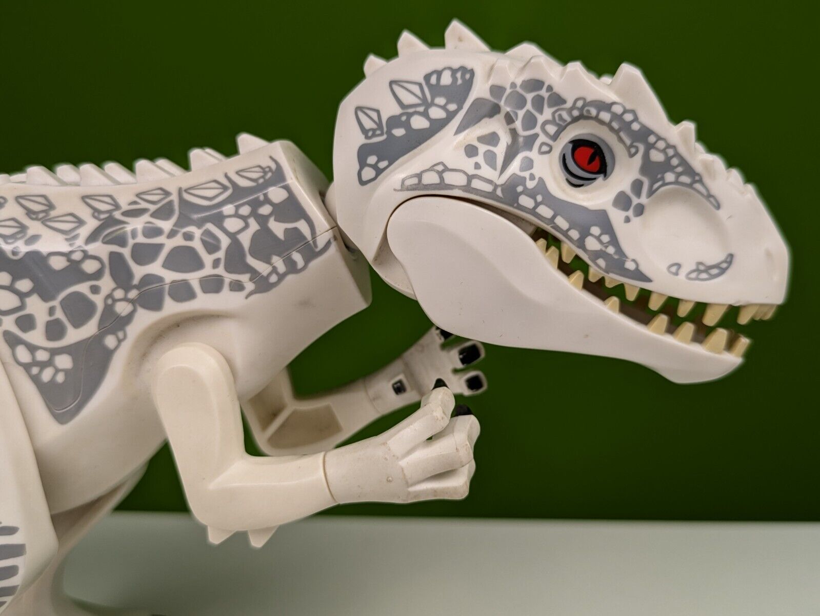 Lego Jurassic World: Indominus Rex - Dark Bluish Gray Spots IndoRex01 Set 75919
