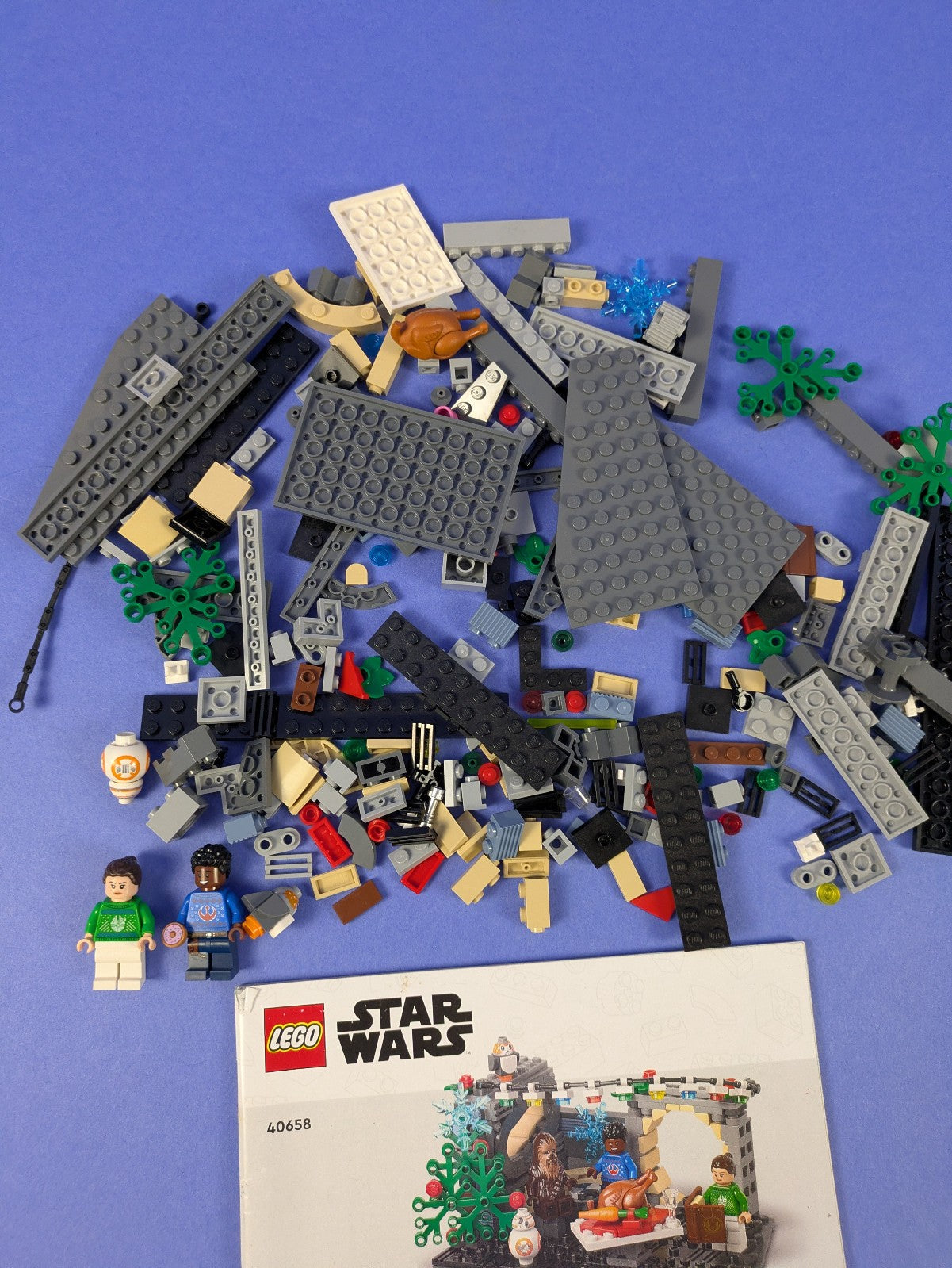 LEGO Star Wars Millennium Falcon Holiday Diorama 40658 Complete Set Pre-Owned