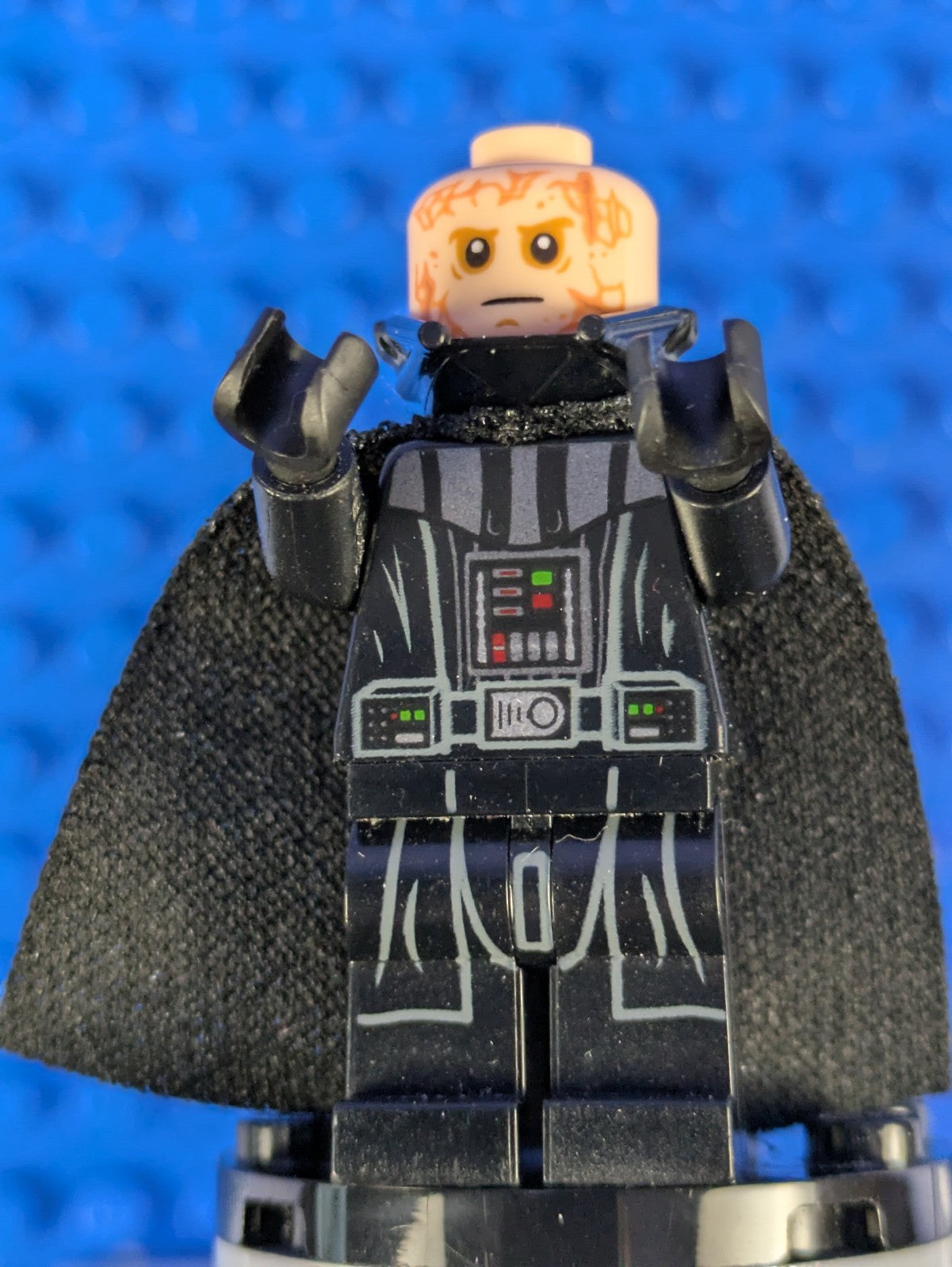 Lego Star Wars: Darth Vader (Light Nougat Head, Plain Arms) sw0834 Set 75183