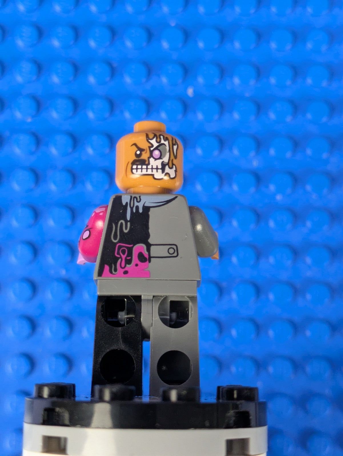 Lego Super Heroes: Two-Face - Dark Bluish Gray Suit sh0395 Set 70915