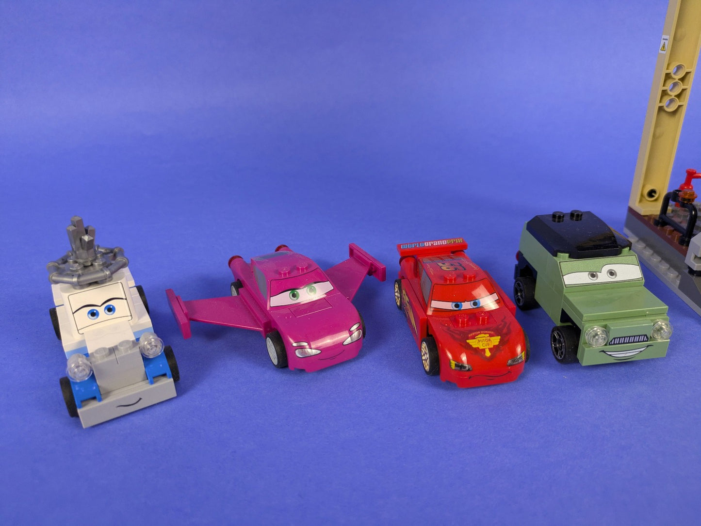 Lego Cars: Cars 2: Big Bentley Bust Out 8639 w/ Instructions