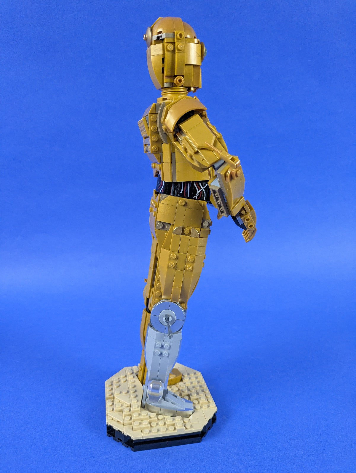 Lego Star Wars: Sculptures: C-3PO Set 75398 Complete Set