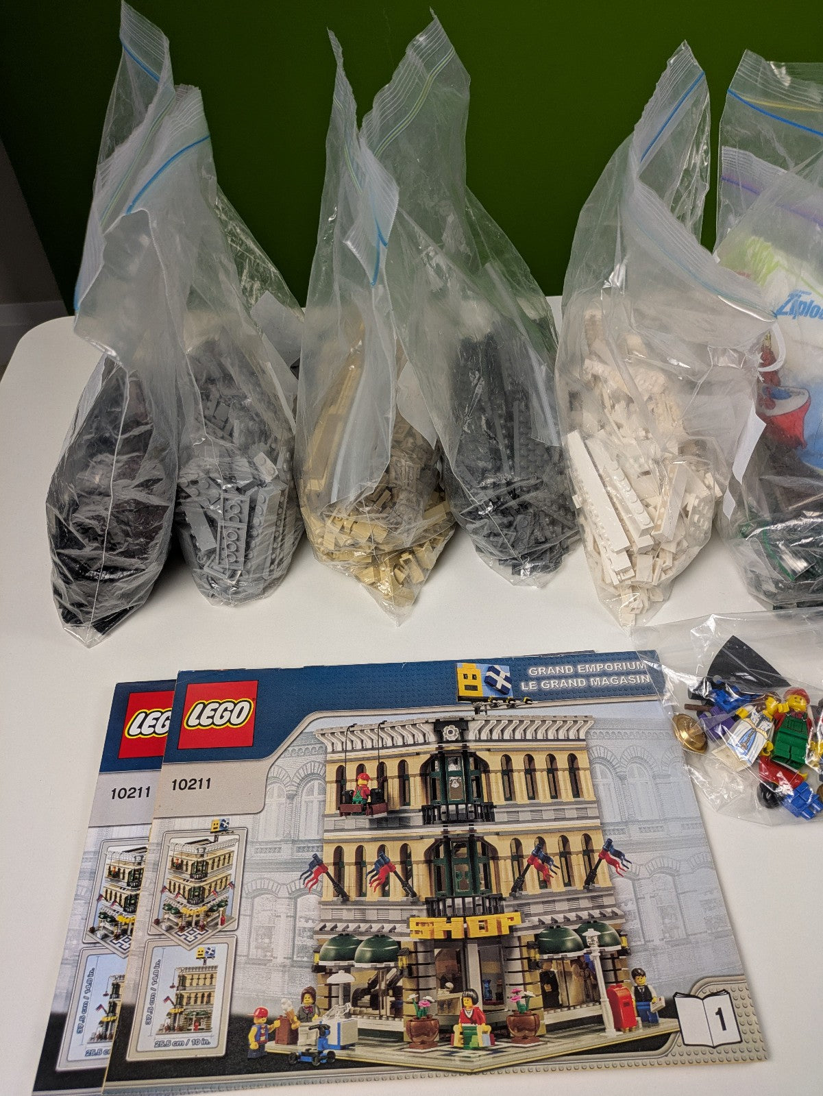 Lego Creator: Modular Buildings Collection: Grand Emporium Set 10211