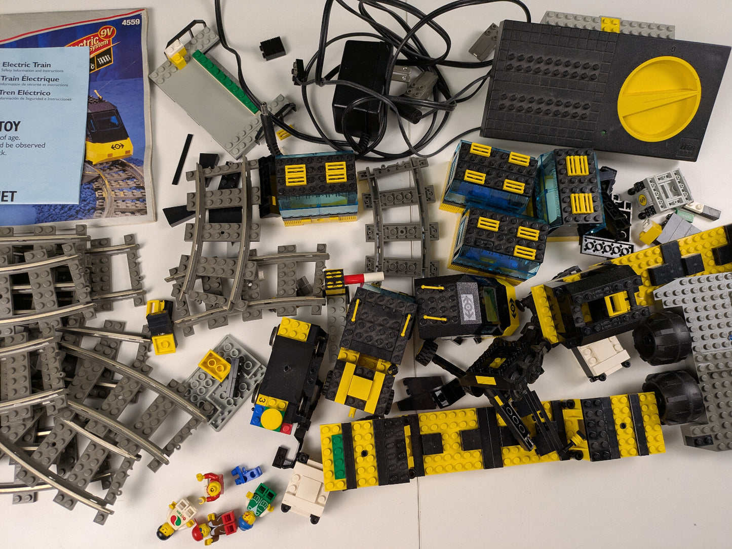 Lego Train: 9V: Cargo Railway Set 4559 - w/ Instruction (Incomplete Minifigure)