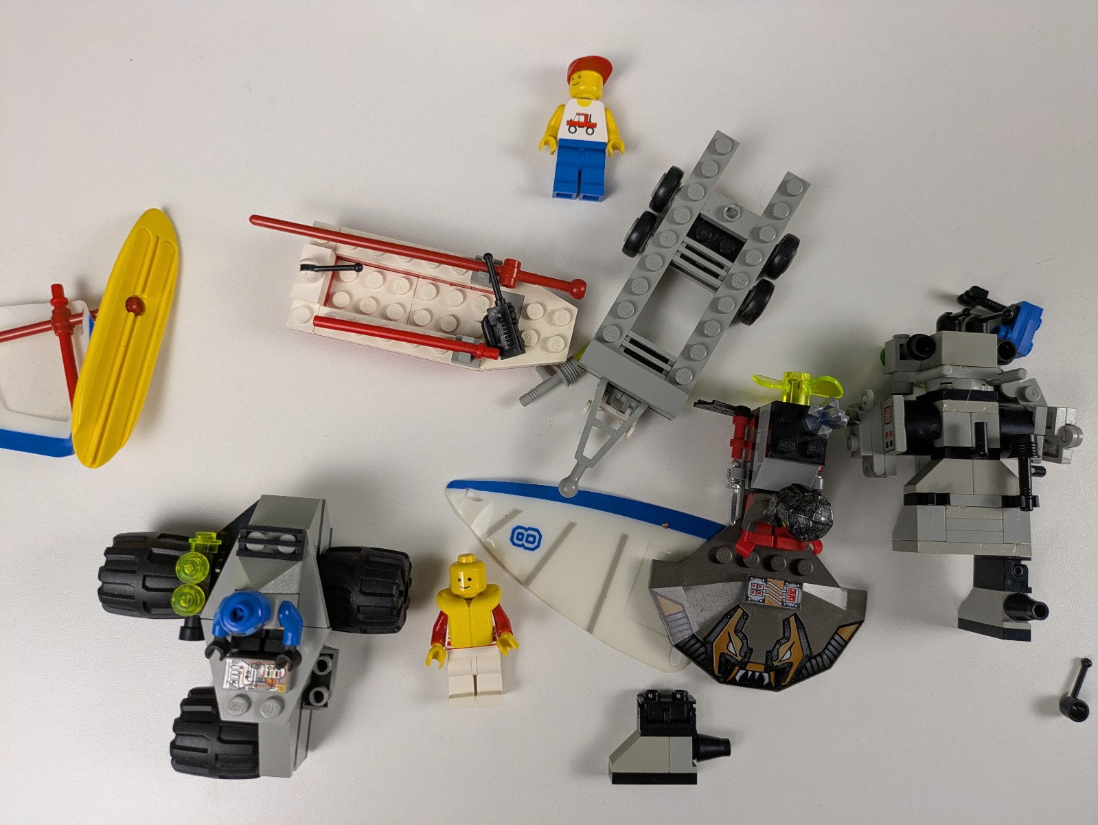 Lego Space: Cyborg Scout / Surf N' Sail Camper / Recon Ray / Spy-Bot 4 Set Deal!