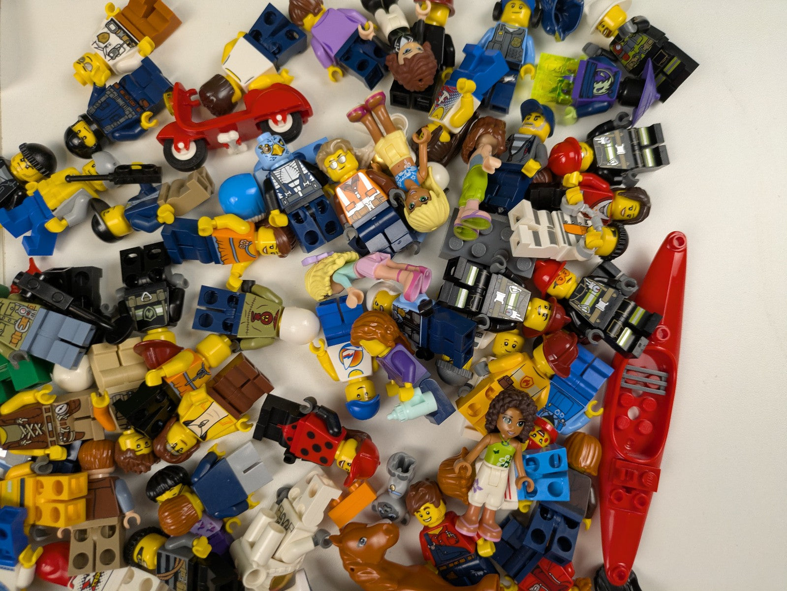 Lego Minifigures Bundle Set: Random Assorted LEGO Minifigures 90+ MINIFIGURES!