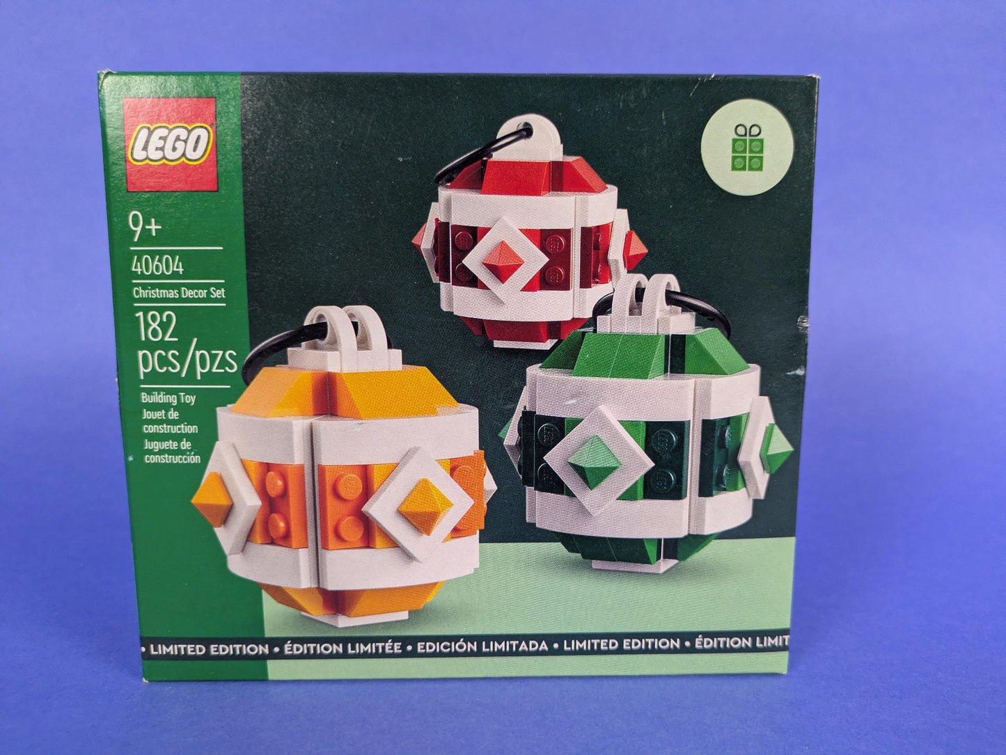 Lego Holiday & Event: Christmas: Christmas Decor Set 40604