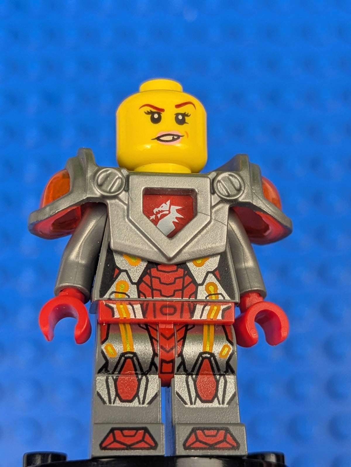 Lego NEXO KNIGHTS: Macy Halbert - Flat Silver Visor and Armor nex016 Set 70323