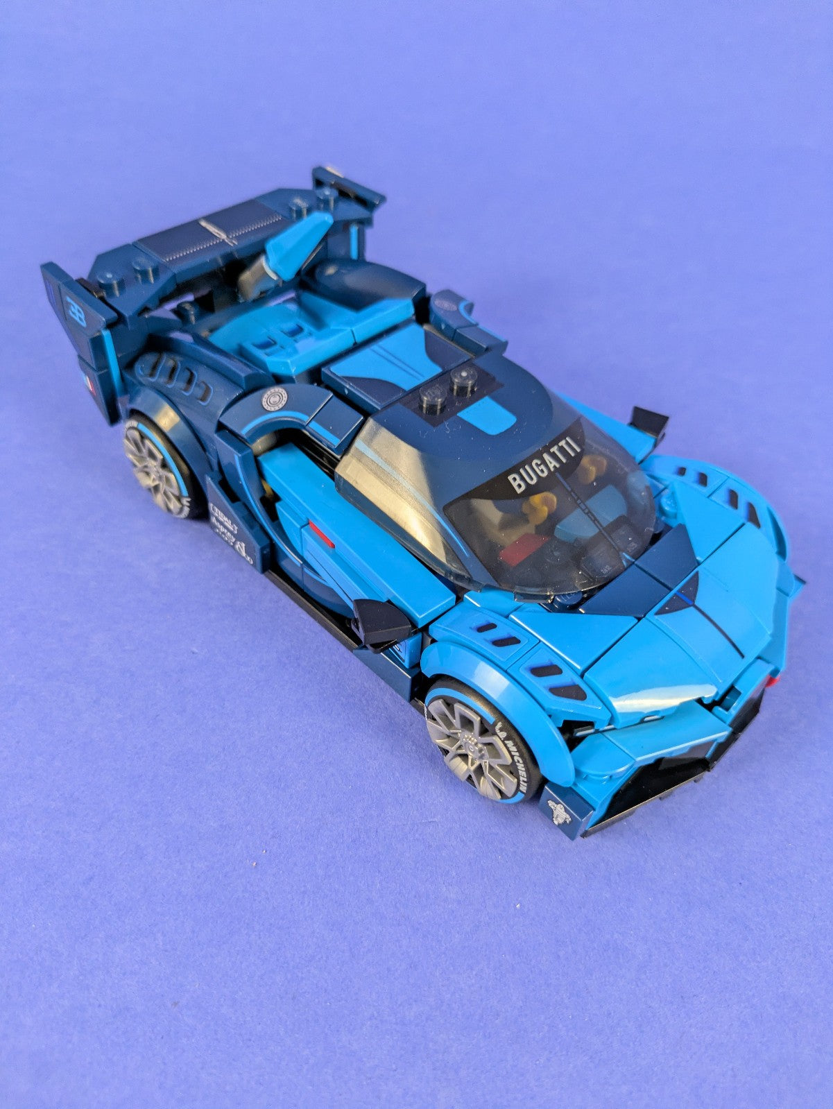 Lego SPEED CHAMPIONS: Bugatti Vision Gran Turismo Set 77253 Complete Set