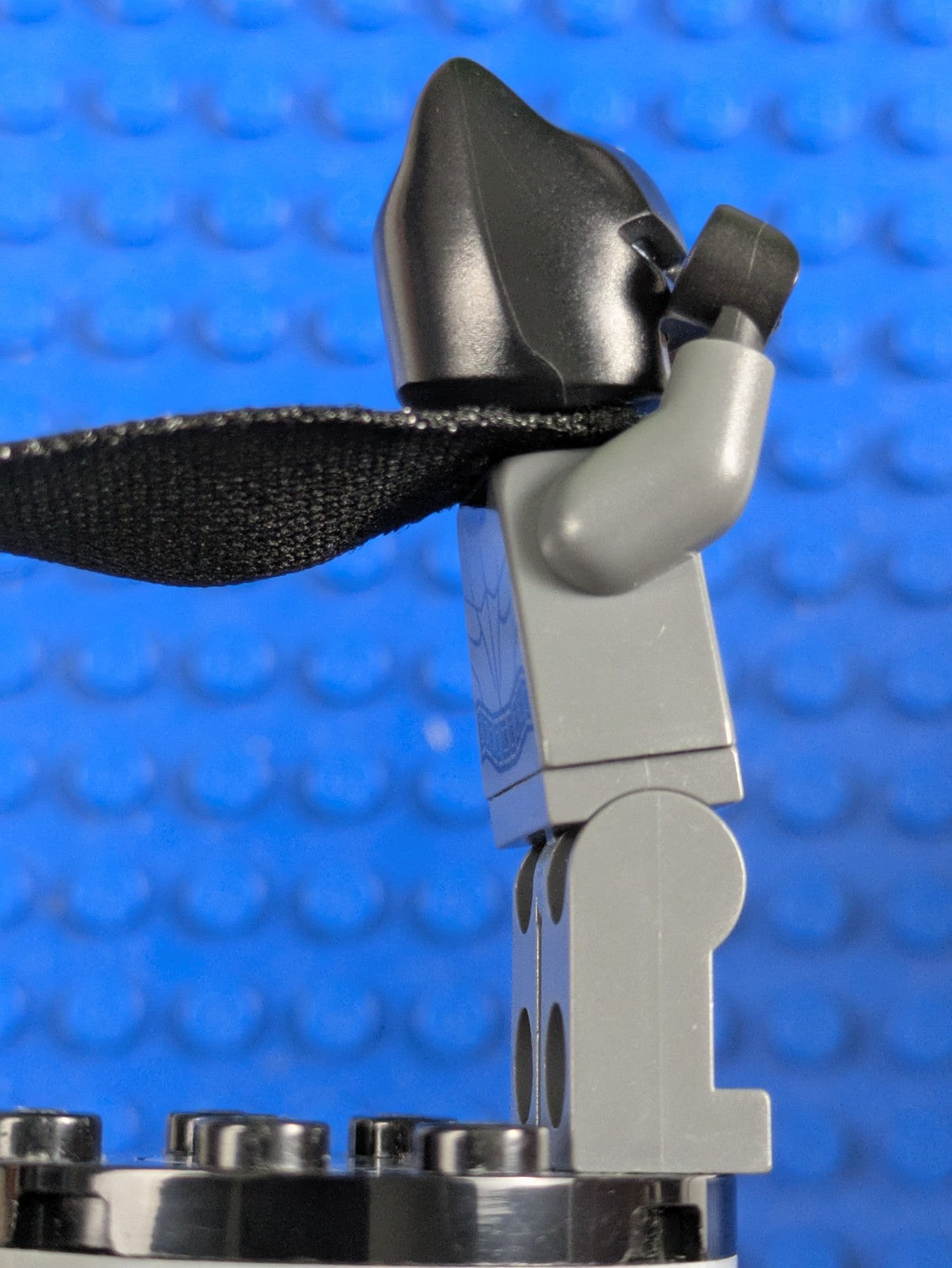Lego Super Heroes: Batman - Dark Bluish Gray Suit sh0589 Set 76122