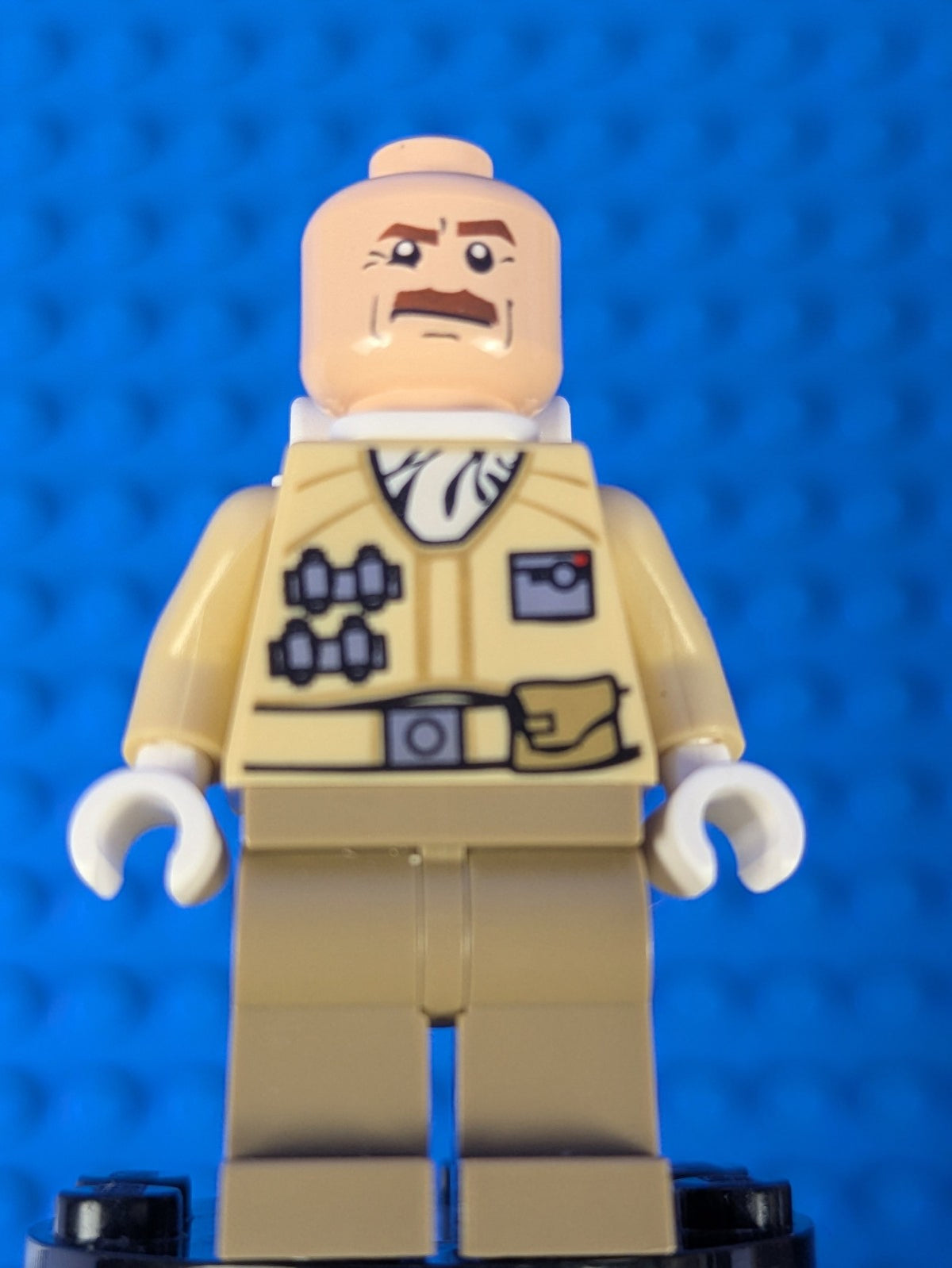 Lego Star Wars: Hoth Rebel Trooper Tan Uniform (Moustache) sw0425 Set 9509