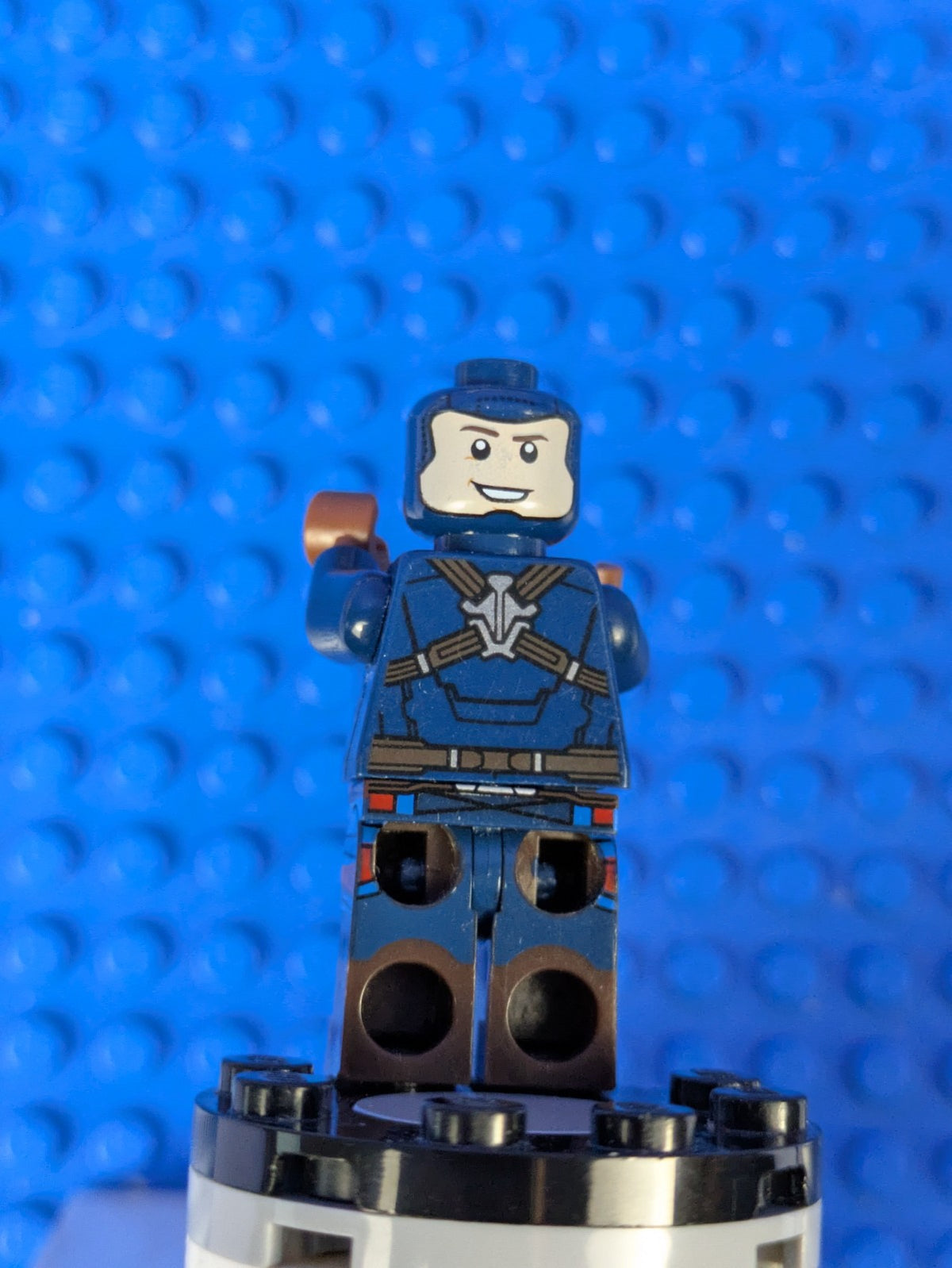 Lego Super Heroes: Captain America - Dark Blue Suit sh0495 Set 76101