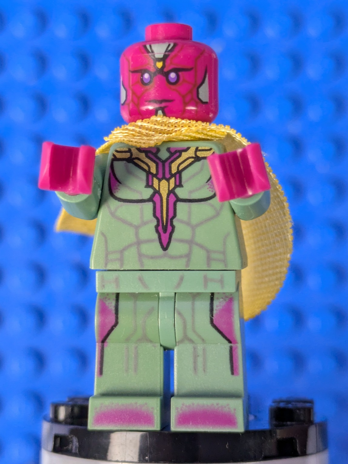 Lego Super Heroes: Vision - Sand Green, Yellow Spot on Forehead sh0303 Set 76067