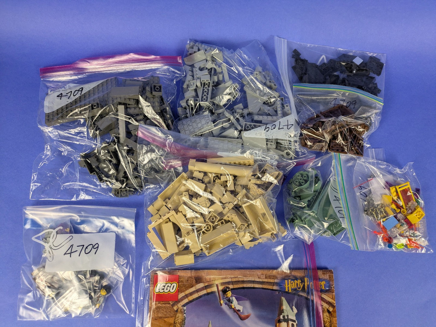 Lego Harry Potter: Hogwarts Castle - 1st edition 4709 Complete Set