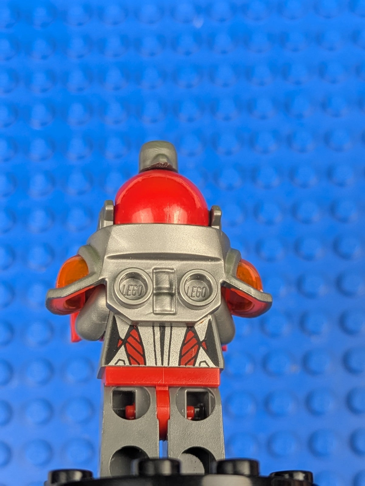 Lego NEXO KNIGHTS: Macy Halbert - Flat Silver Visor and Armor nex016 Set 70323