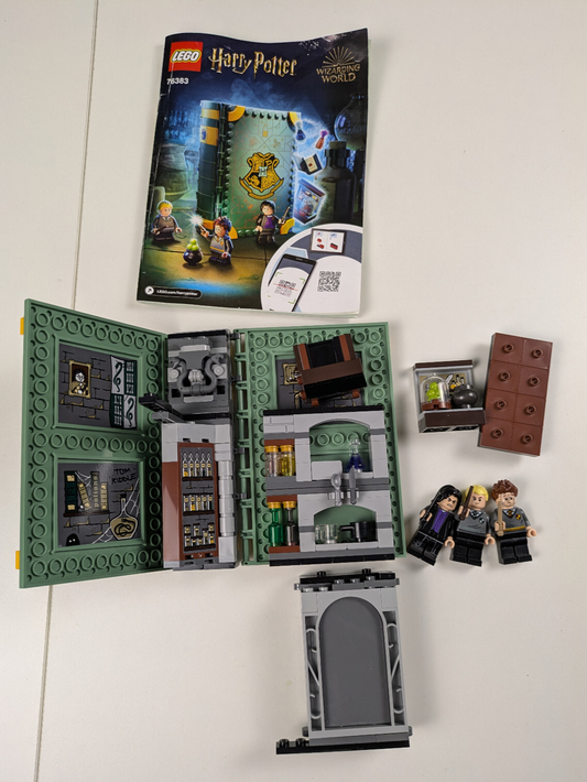 Lego Harry Potter: Hogwarts Moment: Potions Class Set 76383 - w/ Instructions