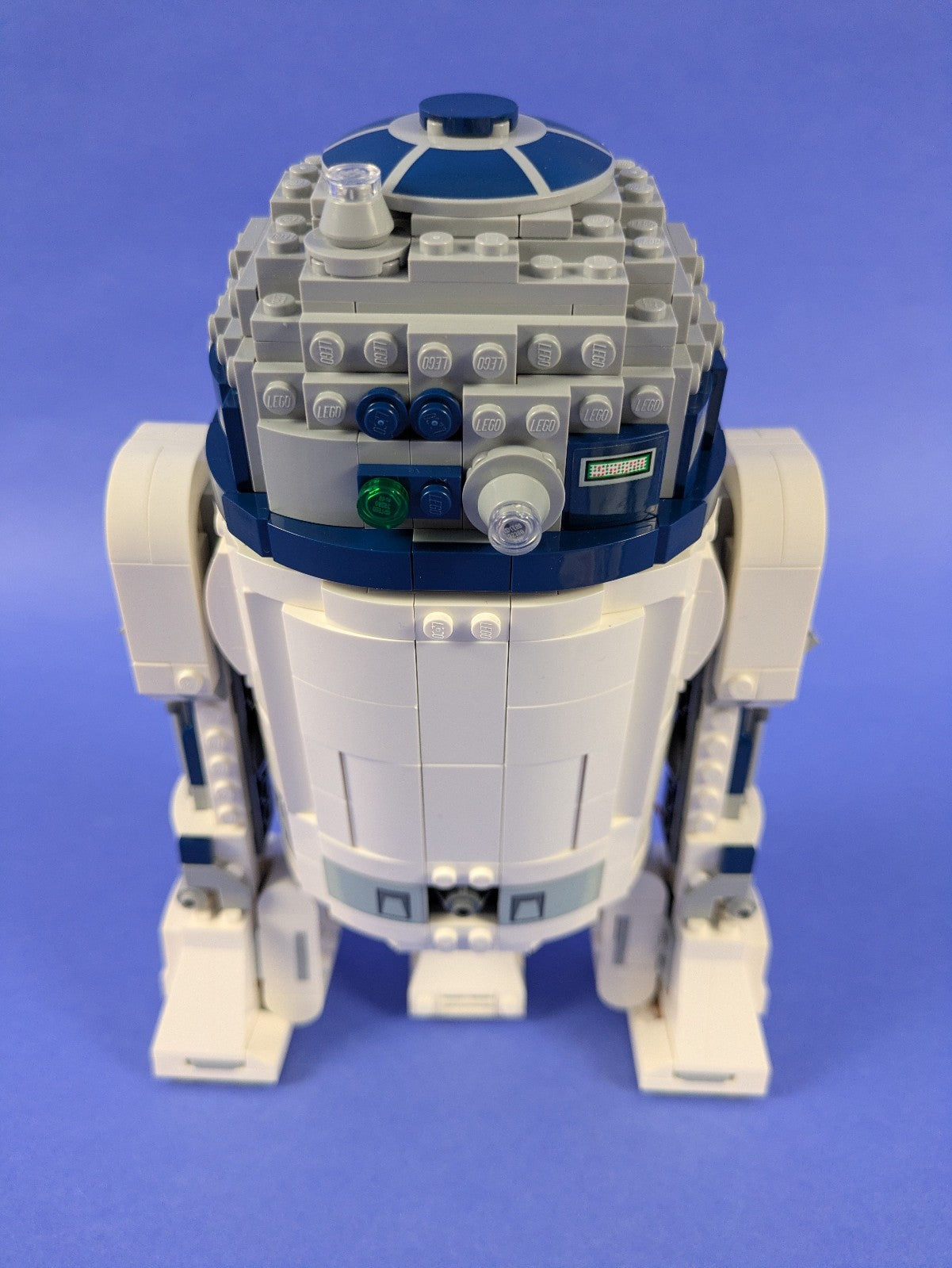 Lego Star Wars: Sculptures: R2-D2 Set 75379 Complete Set