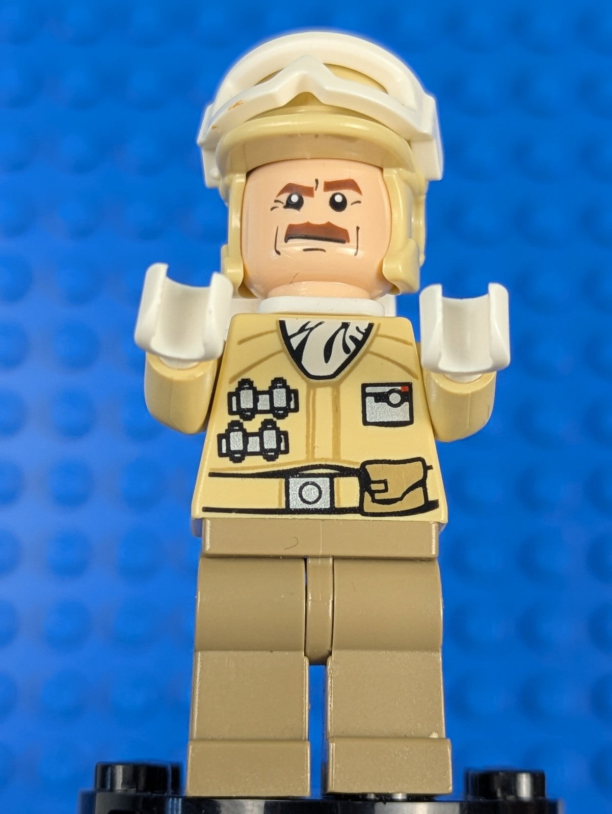 Lego Star Wars: Hoth Rebel Trooper Tan Uniform (Moustache) sw0425 Set 9509