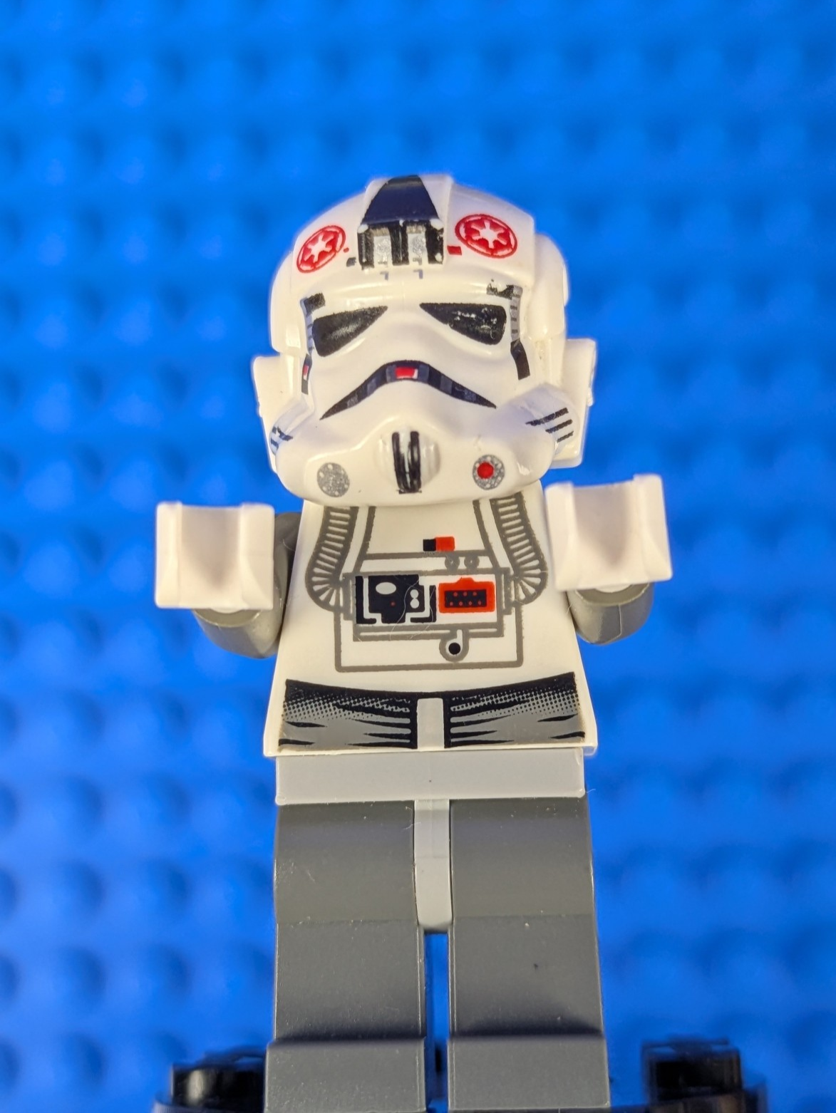 Lego Star Wars: AT-AT Driver - Red Imperial Logo sw0262 Set 8129