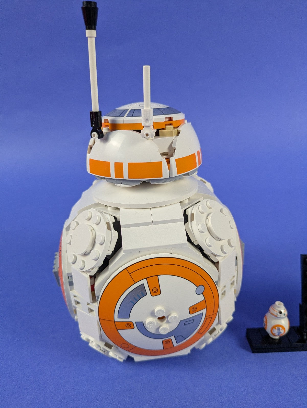 Lego Star Wars: Sculptures: BB-8 Set 75452 Complete Set