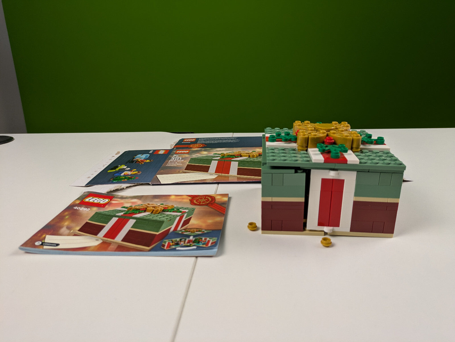 Lego Holiday & Event: Christmas: Christmas Gift Box Set 40292
